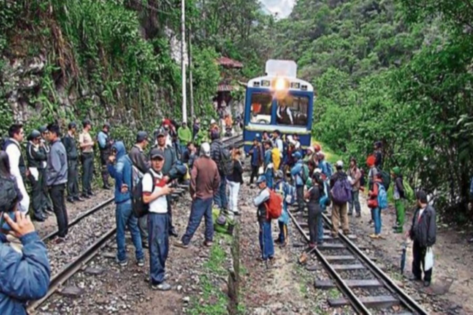Con el puente humanitario se podrían dar facilidades para que el tren pueda salir de Machu Picchu hasta Ollantaytambo y de Ollantaytambo hacia la ciudad del Cusco en unidades vehiculares. Foto: Internet/Medios