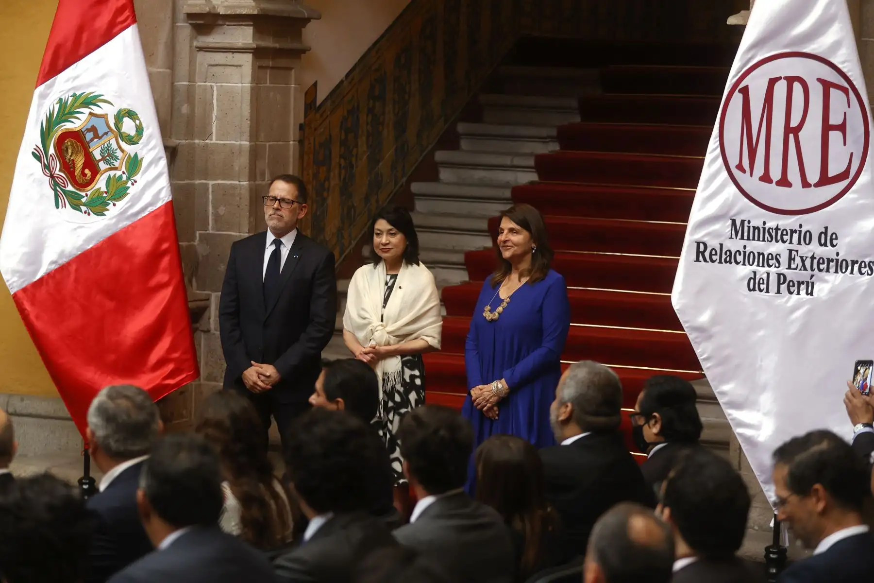El día de hoy se llevó a cabo la ceremonia de presentación de la canciller, Ana Cecilia Gervasi Díaz y la juramentación del viceminietro de Relaciones Exteriores en el patio principal del Palacio de Torre Tagle.
Foto: ANDINA/Vidal Tarqui