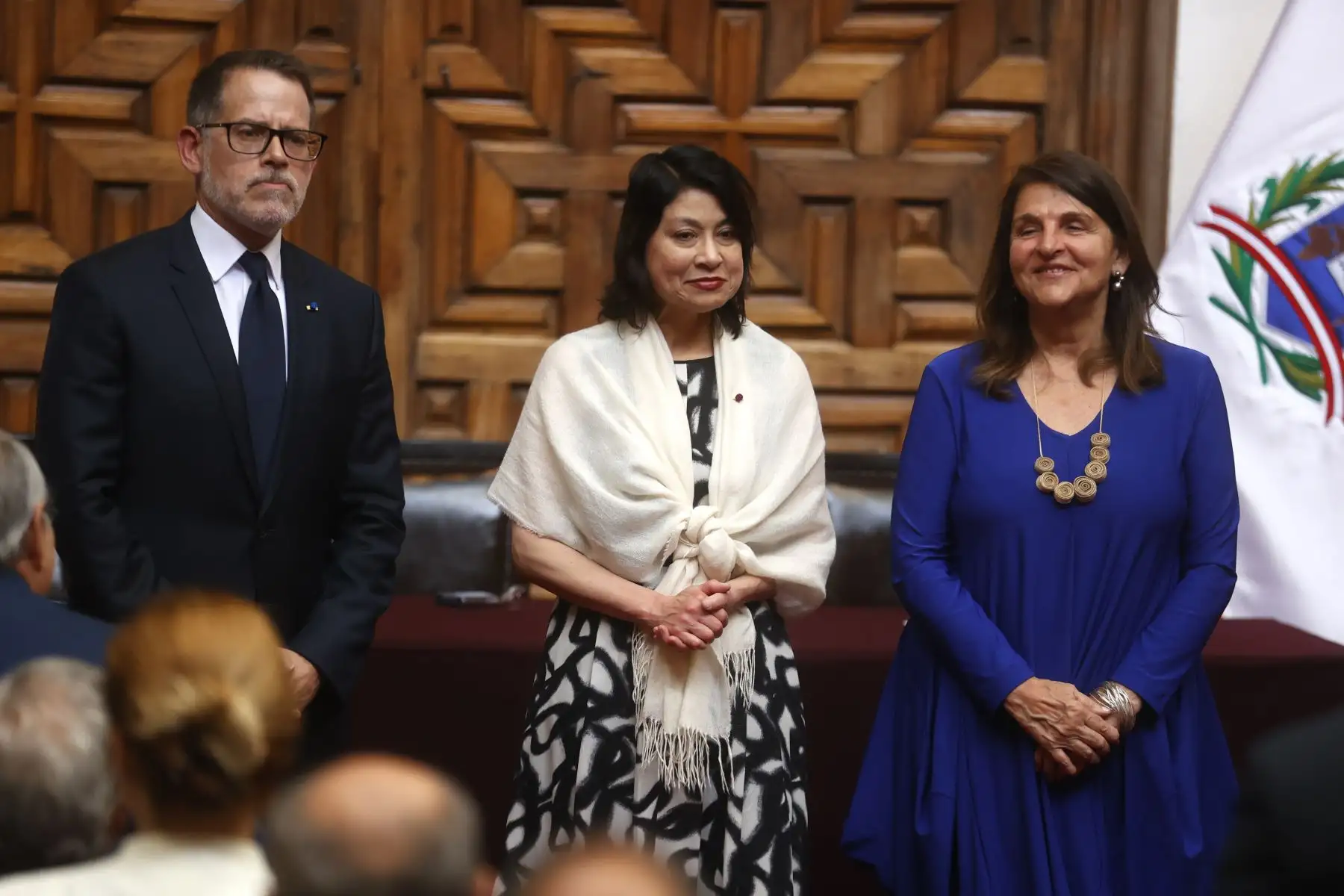Canciller Ana Cecilia Gervasi Díaz tomó juramento al viceministro de Relaciones Exteriores, Ignacio Higueras. Foto: ANDINA/Vidal Tarqui