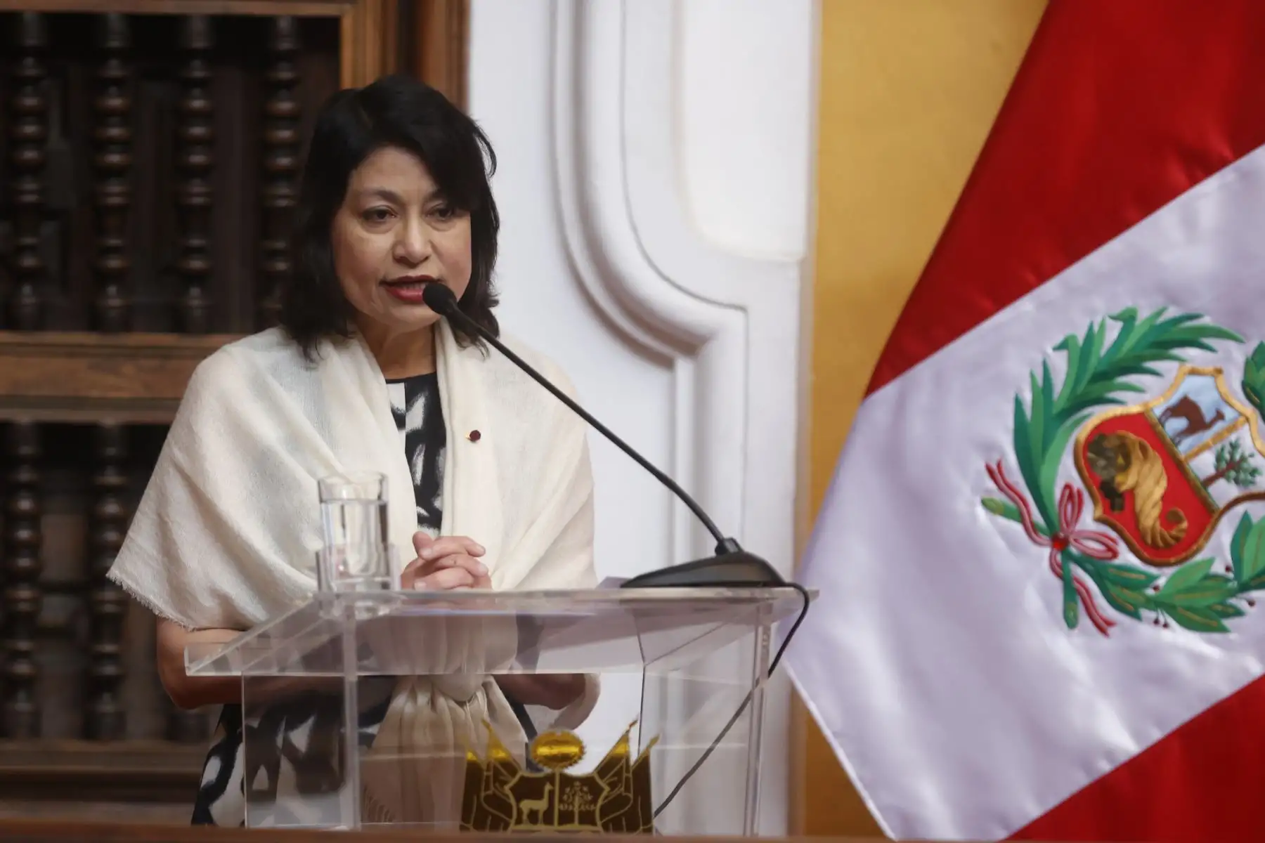 Canciller Ana Cecilia Gervasi Díaz tomó juramento al viceministro de Relaciones Exteriores, Ignacio Higueras. Foto: ANDINA/Vidal Tarqui