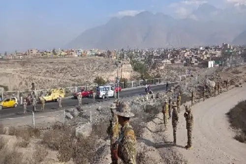 El ministro de Defensa reiteró su invocación a la población a manifestarse a favor de la paz, tal como se registró en las regiones de Cusco, Arequipa y la provincia de Abancay, en Apurímac, donde personas salieron pacíficamente a pedir tranquilidad.