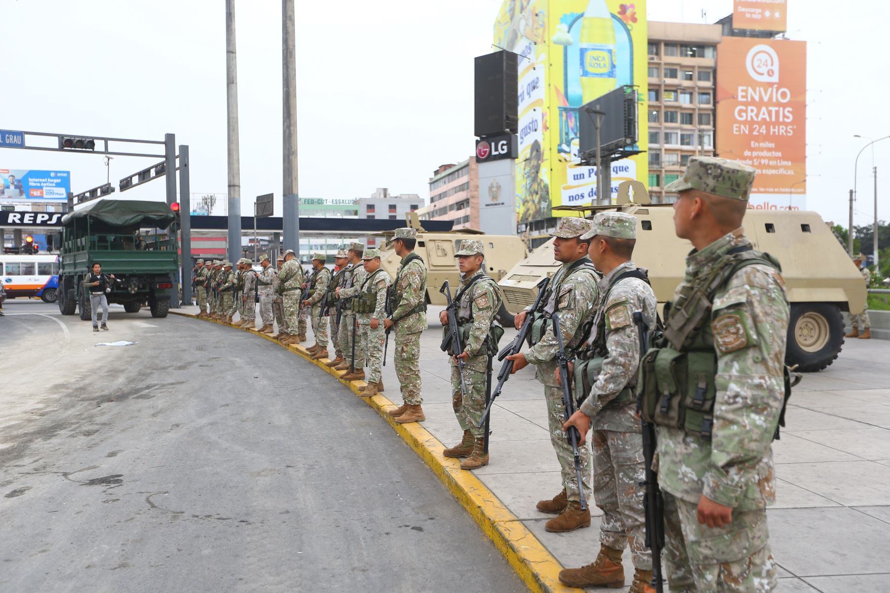 El despliegue de las Fuerzas Armadas garantiza el orden interno en las zonas con mayor clima de conflicto. Foto: Andina