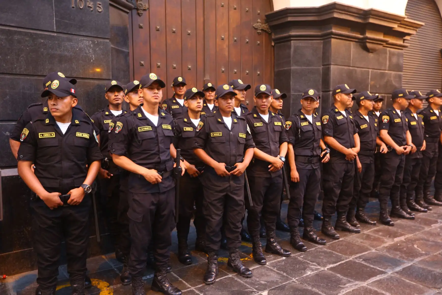 Ante las protestas que se registran en el país, las Fuerzas Armadas y la Policía Nacional resguardan las calles de la ciudad en el centro de Lima y sus alrededores durante el estado de emergencia a nivel nacional por el término de 30 días calendario. Foto: ANDINA/Ricardo Cuba
 Foto: ANDINA/Ricardo Cuba