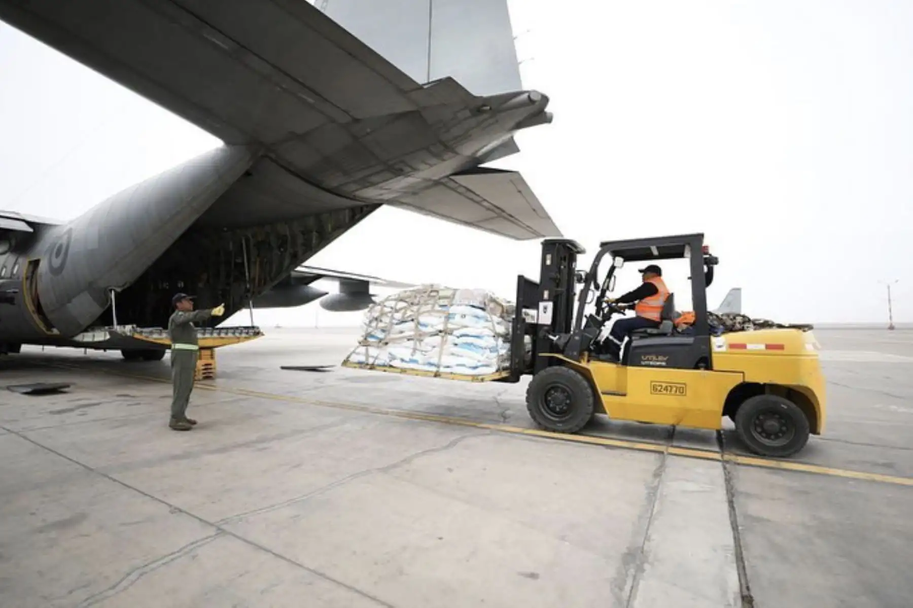 Desplazamiento fue realizado en vuelo FAP como parte del puente aéreo que permitirá movilizar desde Puerto Maldonado a personas y pacientes que requieren llegar con urgencia a Lima. 
Foto: ANDINA/Vivienda