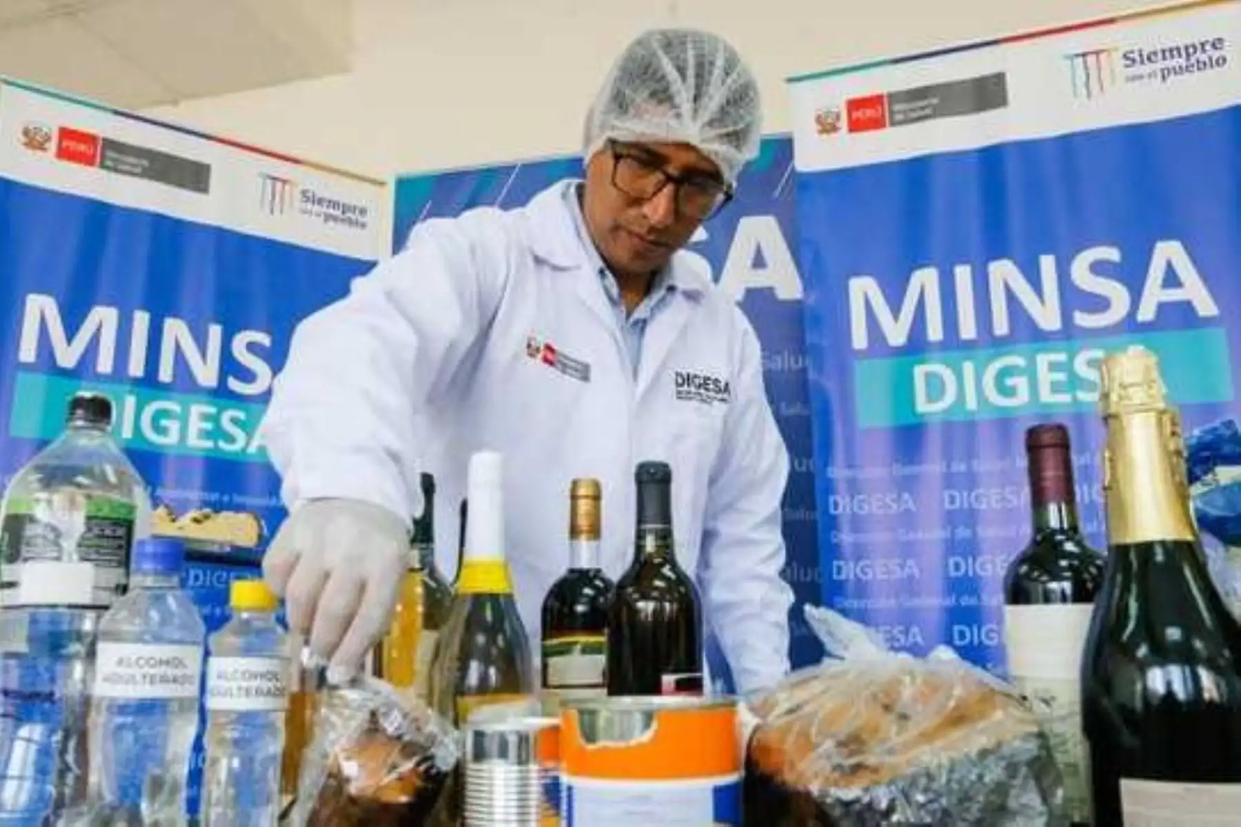 Juguetes que se despintan o emanan olores fuertes podrían causar intoxicaciones por presencia de plomo u otras sustancias que ponen en riesgo la salud. Fuente: Minsa