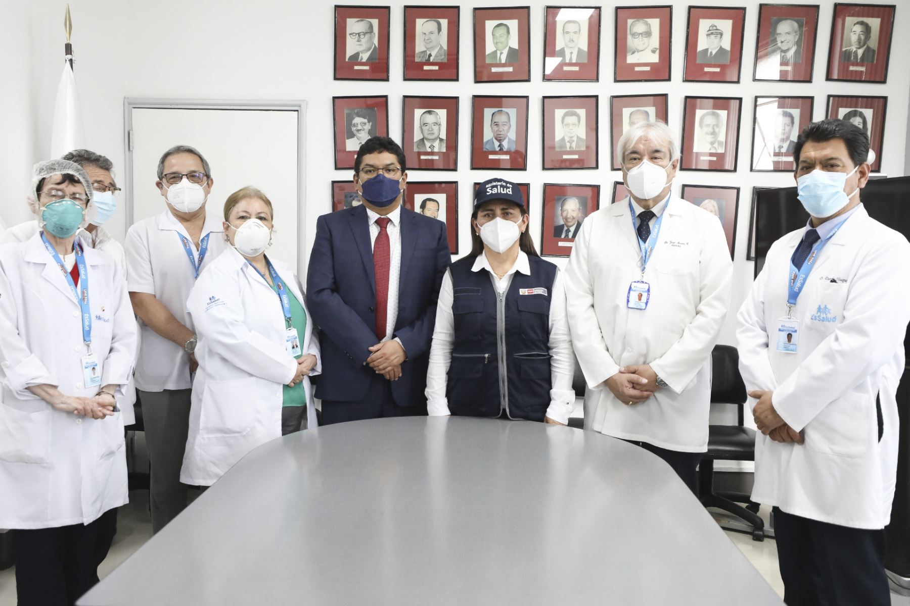 La ministra de Salud, Rosa Gutiérrez, y el presidente ejecutivo de EsSalud, Arturo Orellana, visitaron los principales hospitales de la capital con el fin de verificar la operatividad de los establecimientos de salud. ANDINA/Difusión