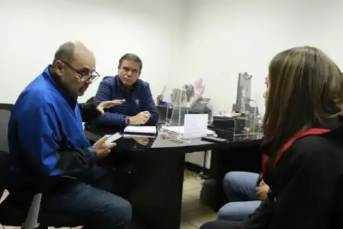 El ministro de Comercio Exterior y Turismo, Luis Fernando Helguero, arribó al Cusco y anunció las acciones que viene implementando el Ejecutivo para atender a los turistas nacionales y extranjeros afectados por las protestas, además de impulsar el restablecimiento de los servicios turísticos en la región.