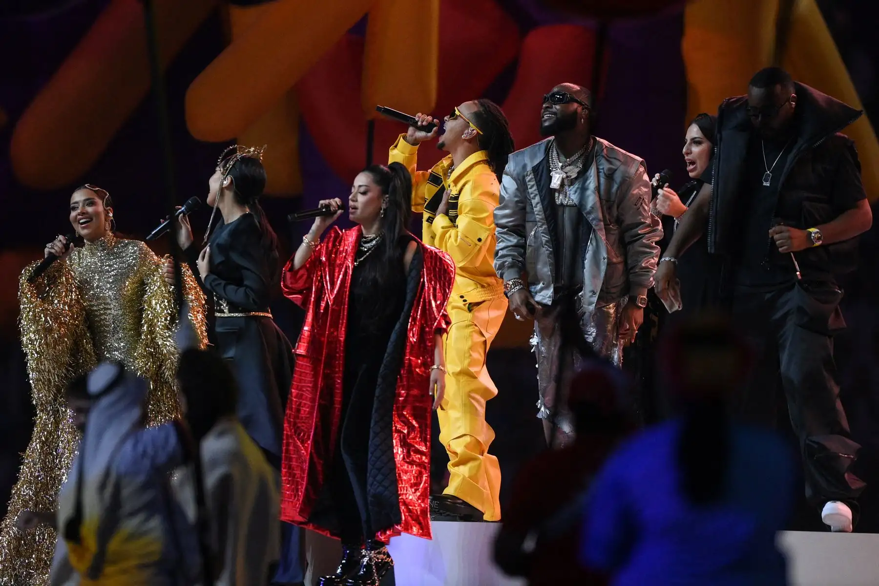 Los artistas se presentan durante la ceremonia de clausura de la Copa Mundial Qatar 2022 antes del partido final de fútbol entre Argentina y Francia en el Estadio Lusail en Lusail, al norte de Doha, el 18 de diciembre de 2022.
Foto: AFP