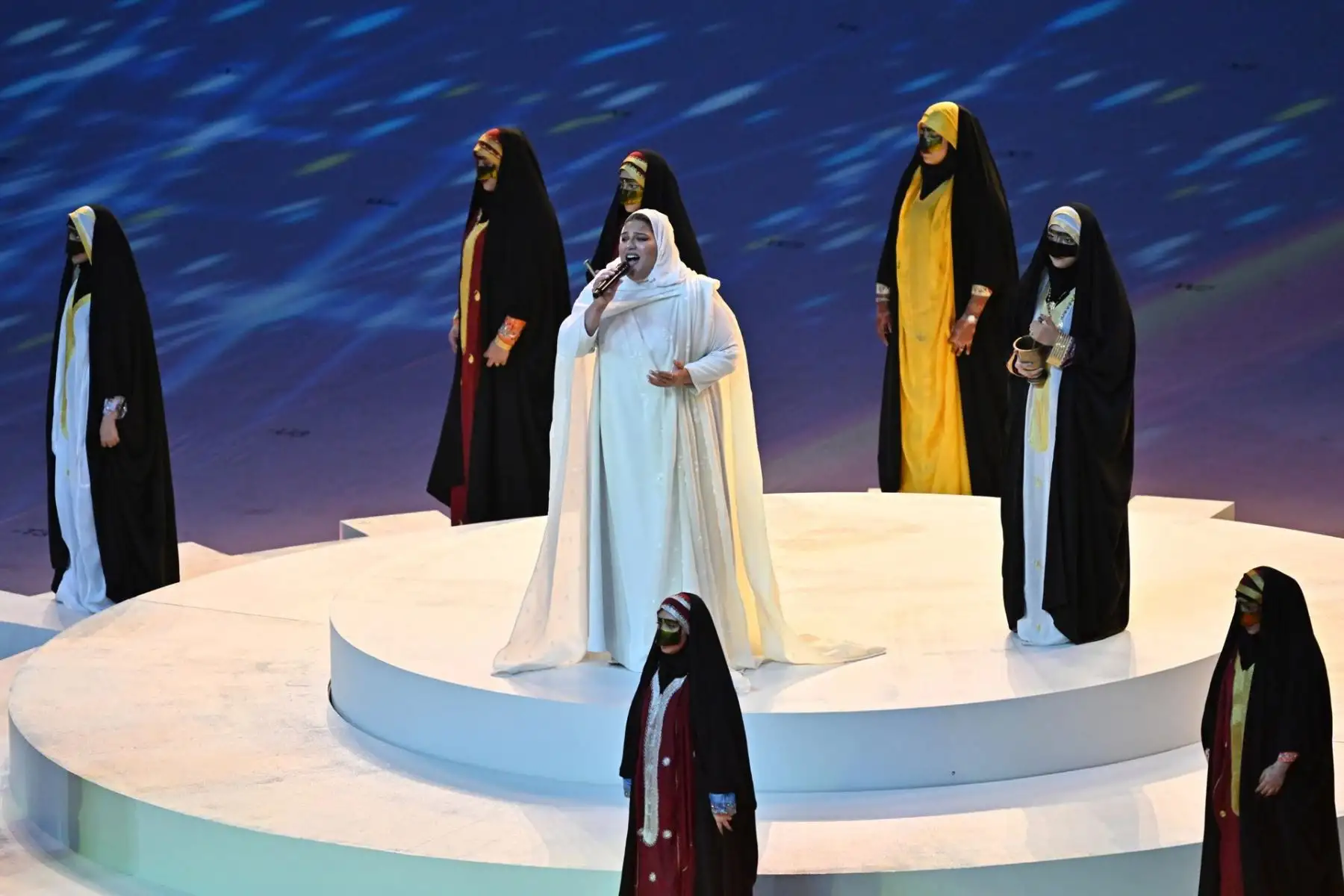Dana Al Fardan actúa durante la ceremonia de clausura antes de la final de la Copa Mundial de la FIFA 2022 entre Argentina y Francia en el estadio Lusail, Lusail, Qatar, el 18 de diciembre de 2022. 
Foto: EFE
