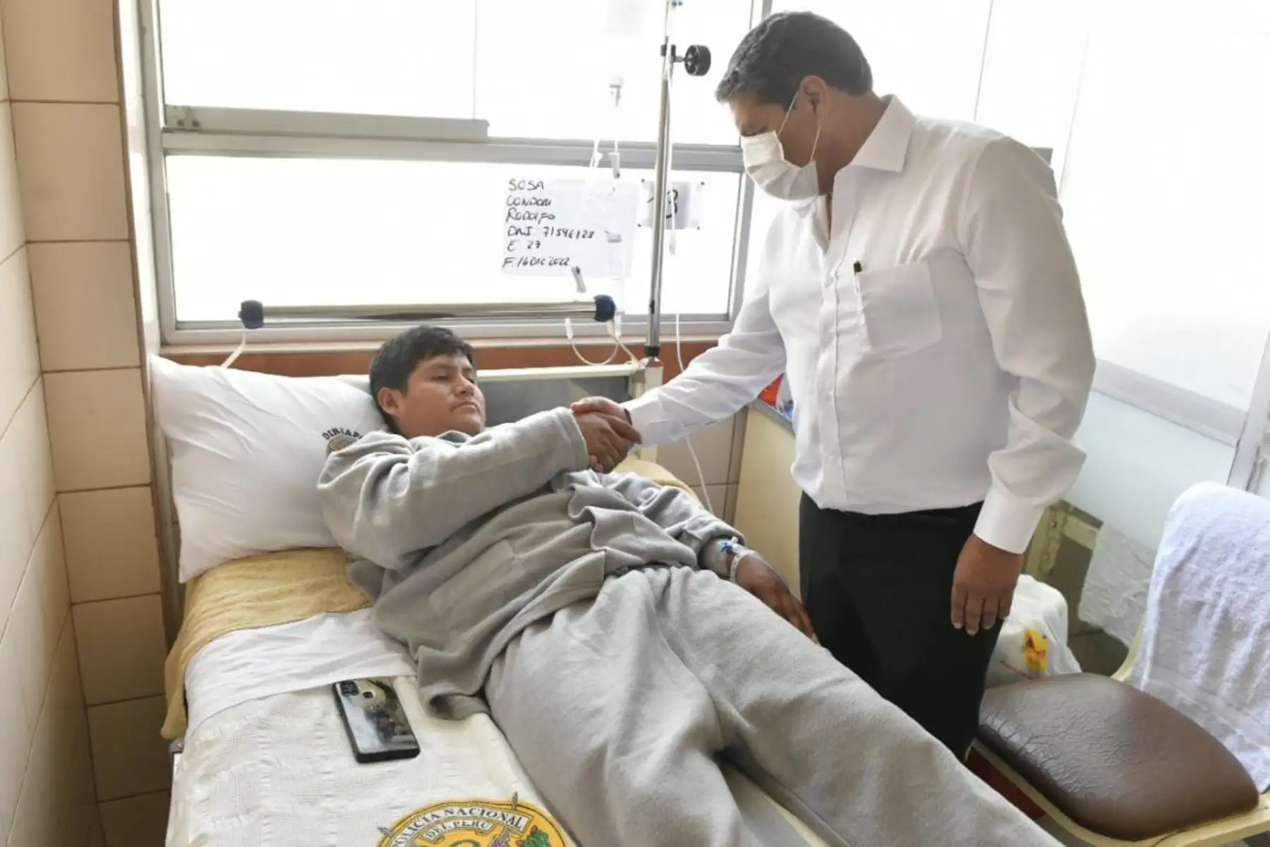 El ministro del interior, César Cervantes, visita en el Hospital Central PNP “Luis N. Sáenz” a los efectivos de la Policía Nacional del Perú que resultaron heridos durante las manifestaciones en distintos puntos del país.
Foto: ANDINA/MININTER