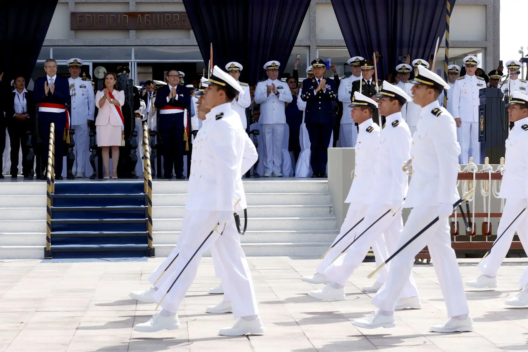 Presidenta de la República, Dina Boluarte, lideró ceremonia de graduación de los alféreces de fragata de Escuela Naval del Perú. En la ceremonia se graduaron 78 cadetes del cuarto año promoción 2023 y se entregó la espada de honor.
Foto:ANDINA/Presidencia Perú
