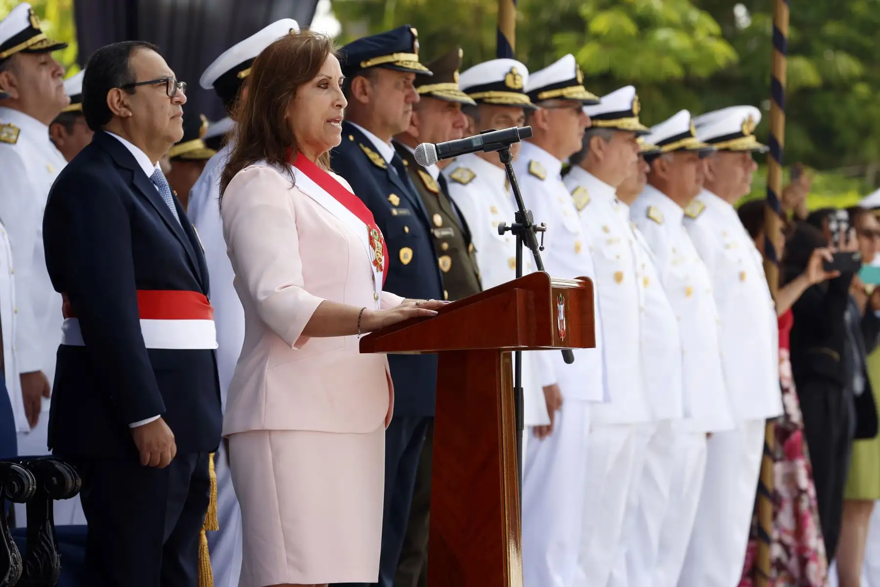 Presidenta de la República, Dina Boluarte, lideró ceremonia de graduación de los alféreces de fragata de Escuela Naval del Perú. En la ceremonia se graduaron 78 cadetes del cuarto año promoción 2023 y se entregó la espada de honor.
Foto:ANDINA/Presidencia Perú
