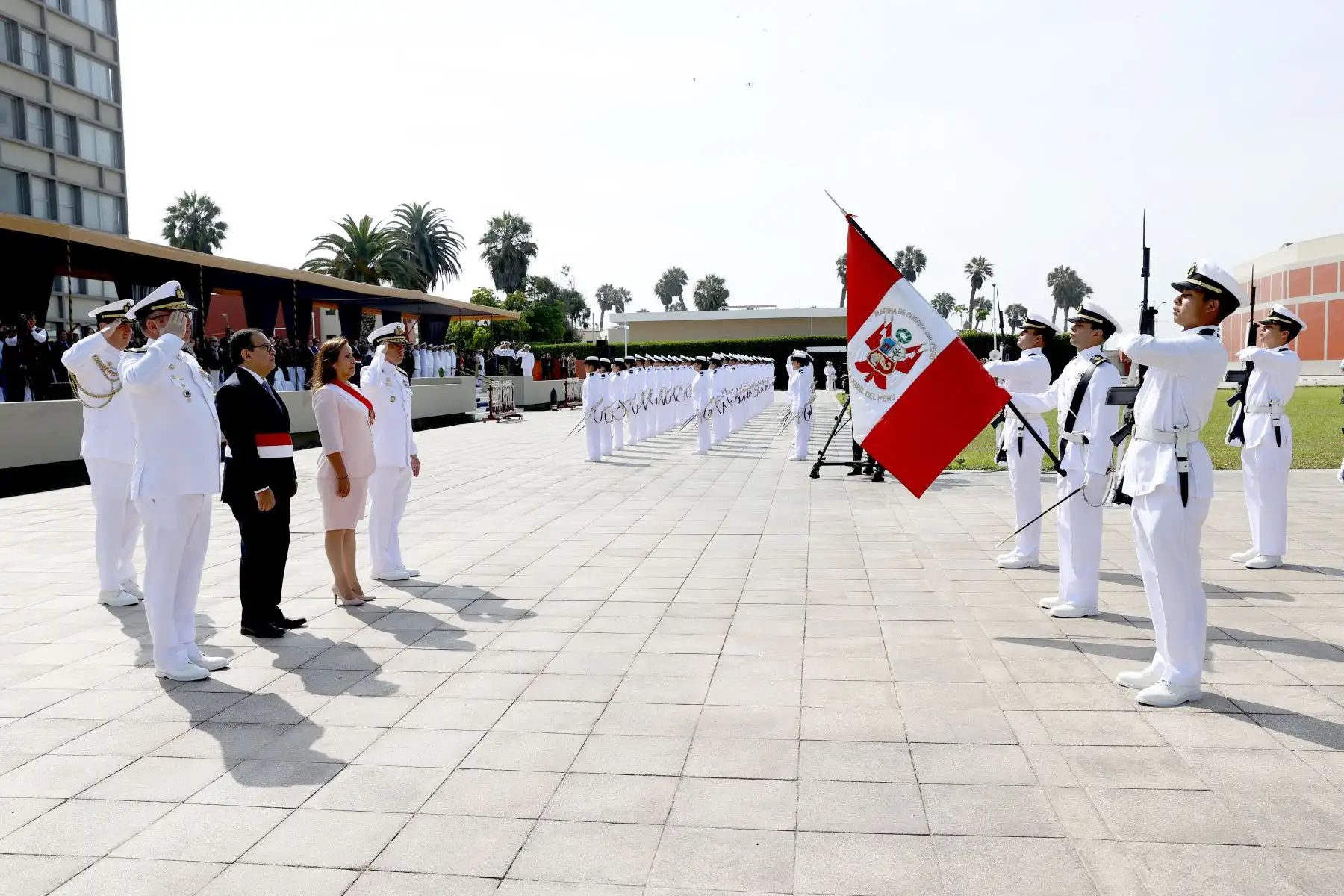 Presidenta de la República, Dina Boluarte, lideró ceremonia de graduación de los alféreces de fragata de Escuela Naval del Perú. En la ceremonia se graduaron 78 cadetes del cuarto año promoción 2023 y se entregó la espada de honor.
Foto:ANDINA/Presidencia Perú