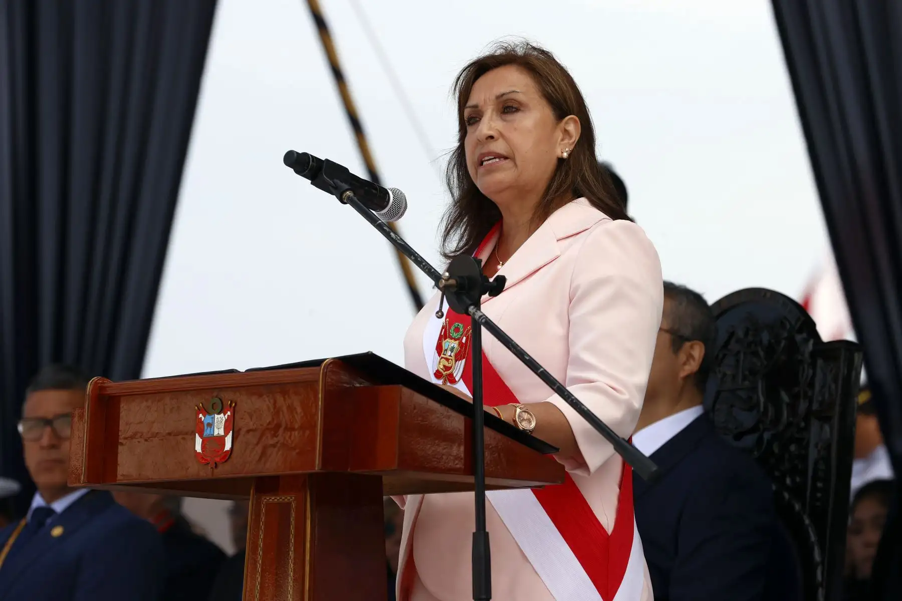 Presidenta de la República, Dina Boluarte, lideró ceremonia de graduación de los alféreces de fragata de Escuela Naval del Perú. En la ceremonia se graduaron 78 cadetes del cuarto año promoción 2023 y se entregó la espada de honor.
Foto:ANDINA/Presidencia Perú 
