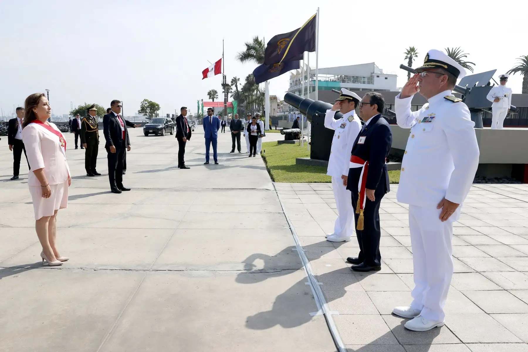 Presidenta de la República, Dina Boluarte, lideró ceremonia de graduación de los alféreces de fragata de Escuela Naval del Perú. En la ceremonia se graduaron 78 cadetes del cuarto año promoción 2023 y se entregó la espada de honor.
Foto:ANDINA/Presidencia Perú