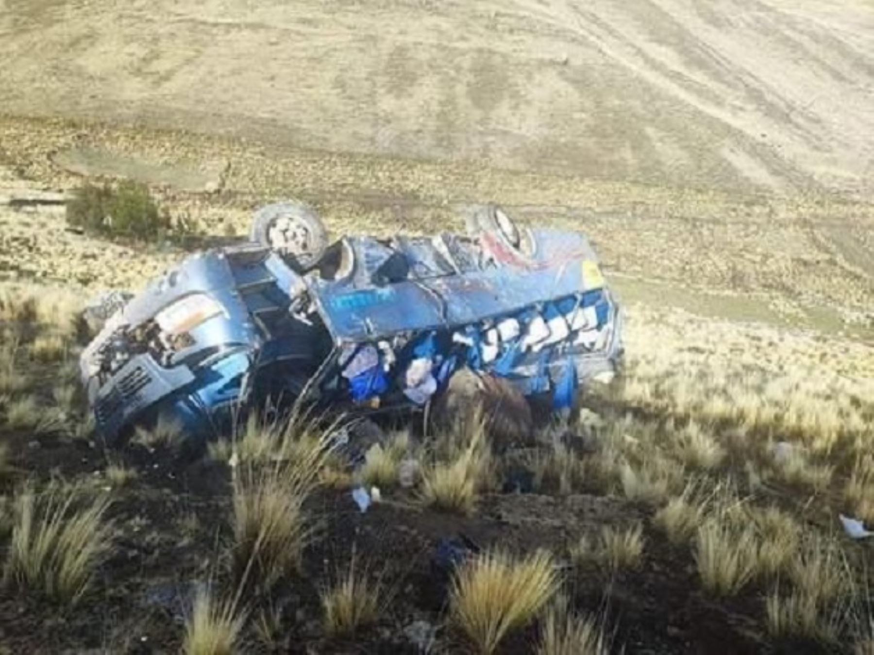 Seis personas murieron y otras 15 resultaron heridas tras el despiste de un bus interprovincial en la provincia de Chumbivilcas, región Cusco.