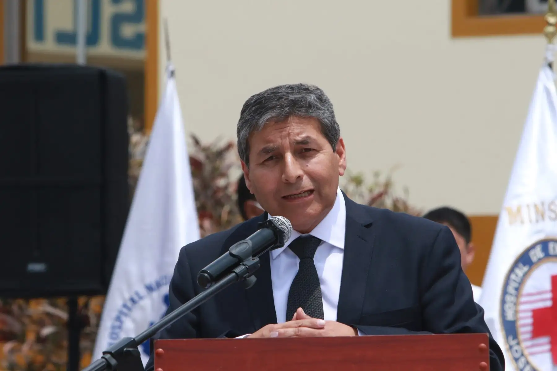 El presidente del Consejo de Ministros Pedro Angulo, participa en la ceremonia denominada “Llamado a la paz y compromiso de salud por todos los peruanos”, organizado por el Ministerio de Salud representada por su titular, Rosa Gutiérrez Palomino y que se lleva a cabo en la explanada del Hospital Nacional Sergio E. Bernales.
Foto:ANDINA/Héctor Vinces