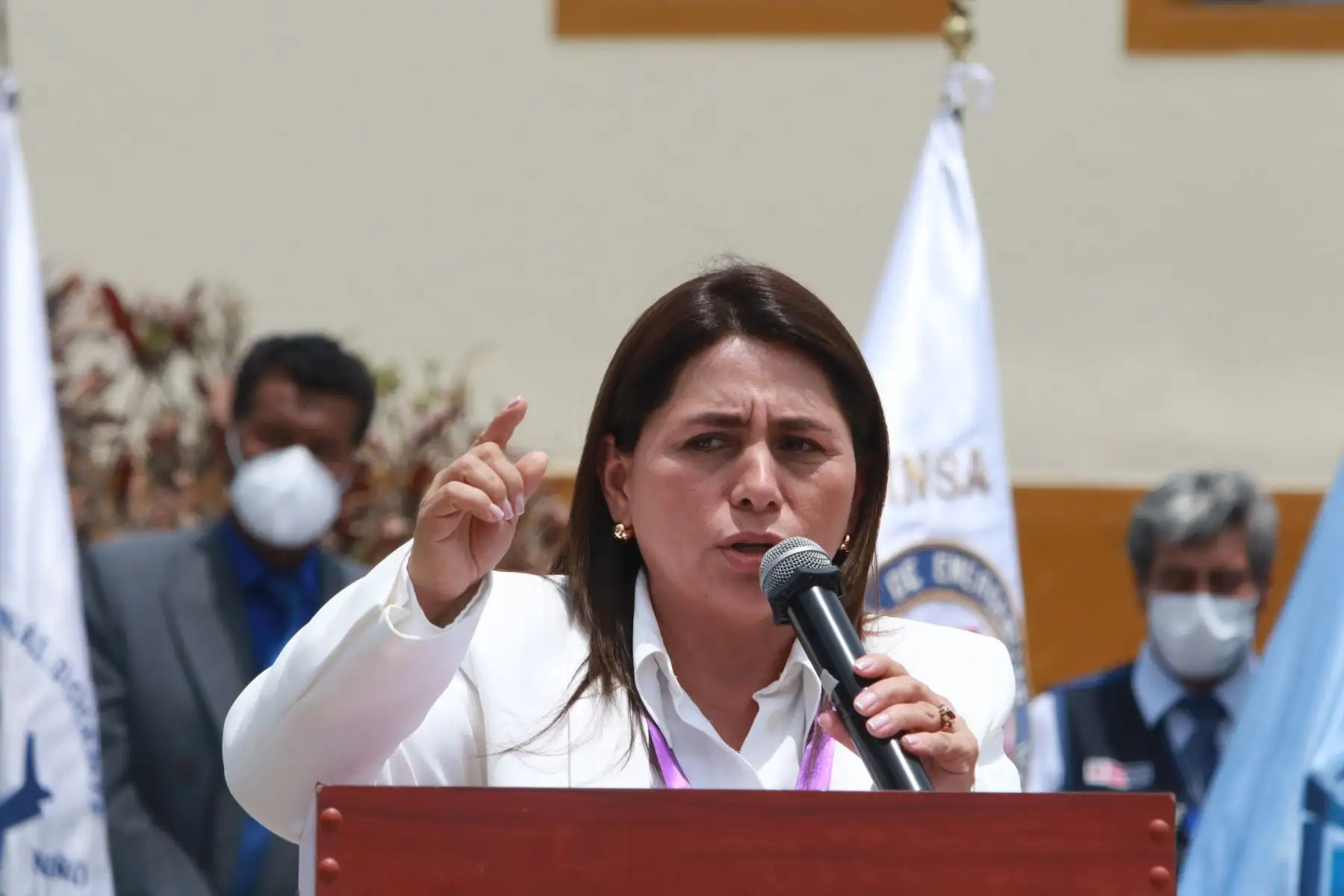 El presidente del Consejo de Ministros Pedro Angulo, participa en la ceremonia denominada “Llamado a la paz y compromiso de salud por todos los peruanos”, organizado por el Ministerio de Salud representada por su titular, Rosa Gutiérrez Palomino y que se lleva a cabo en la explanada del Hospital Nacional Sergio E. Bernales.
Foto:ANDINA/Héctor Vinces