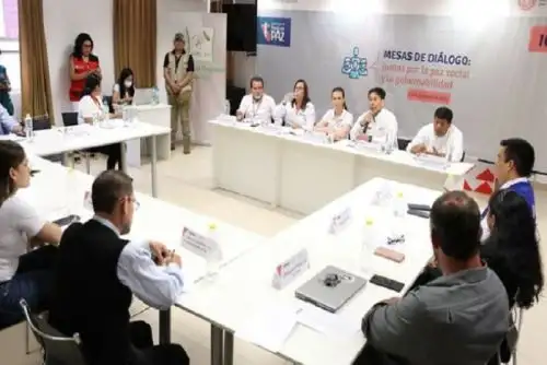 En la mesa de diálogo participaron tres ministros de Estado con autoridades regionales y locales de Ica.