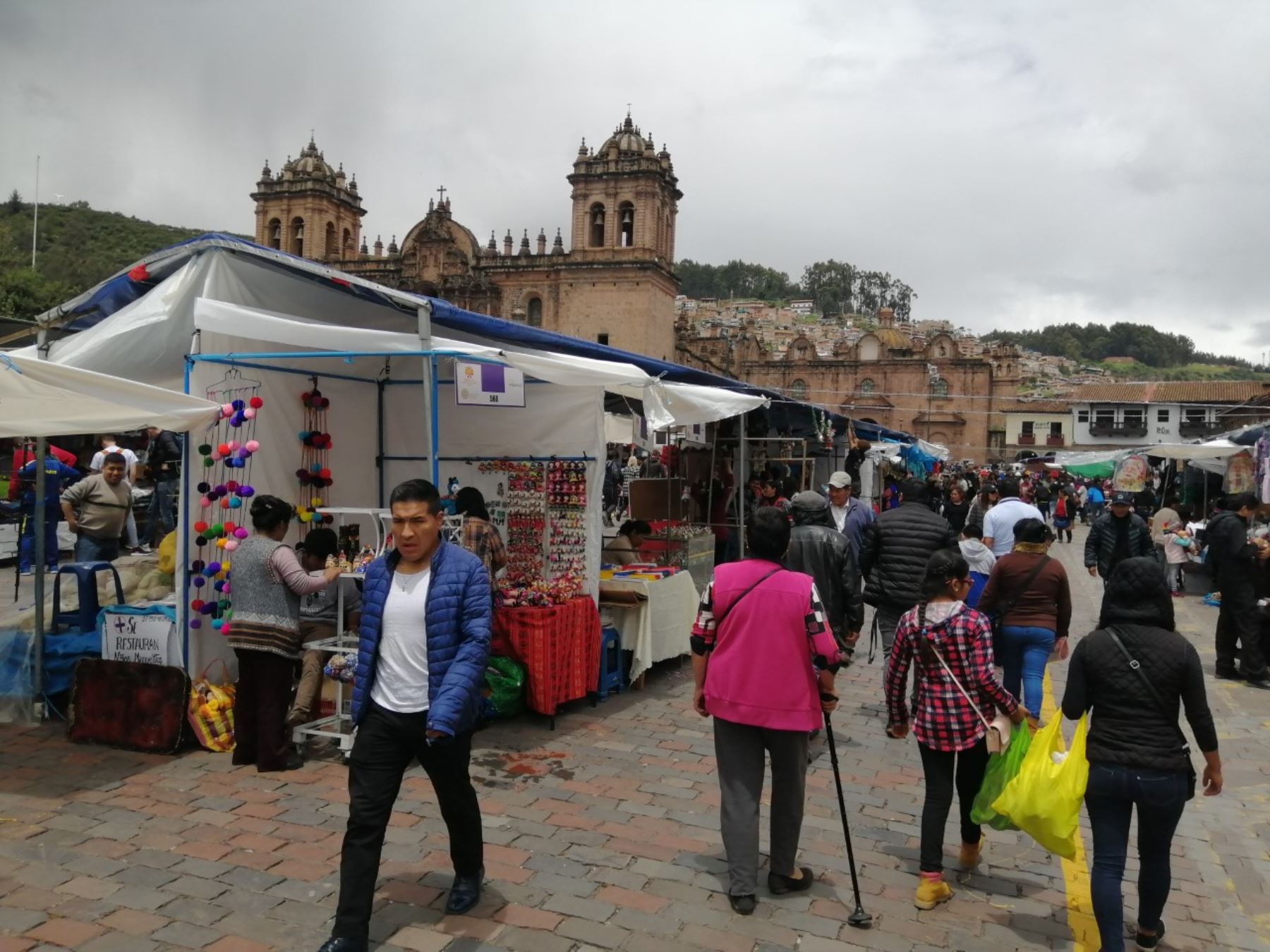 Así se desarrollará el Santurantikuy 2022, la tradicional feria navideña que se celebra en la plaza de Armas de Cusco. ANDINA/Percy Hurtado Santillán