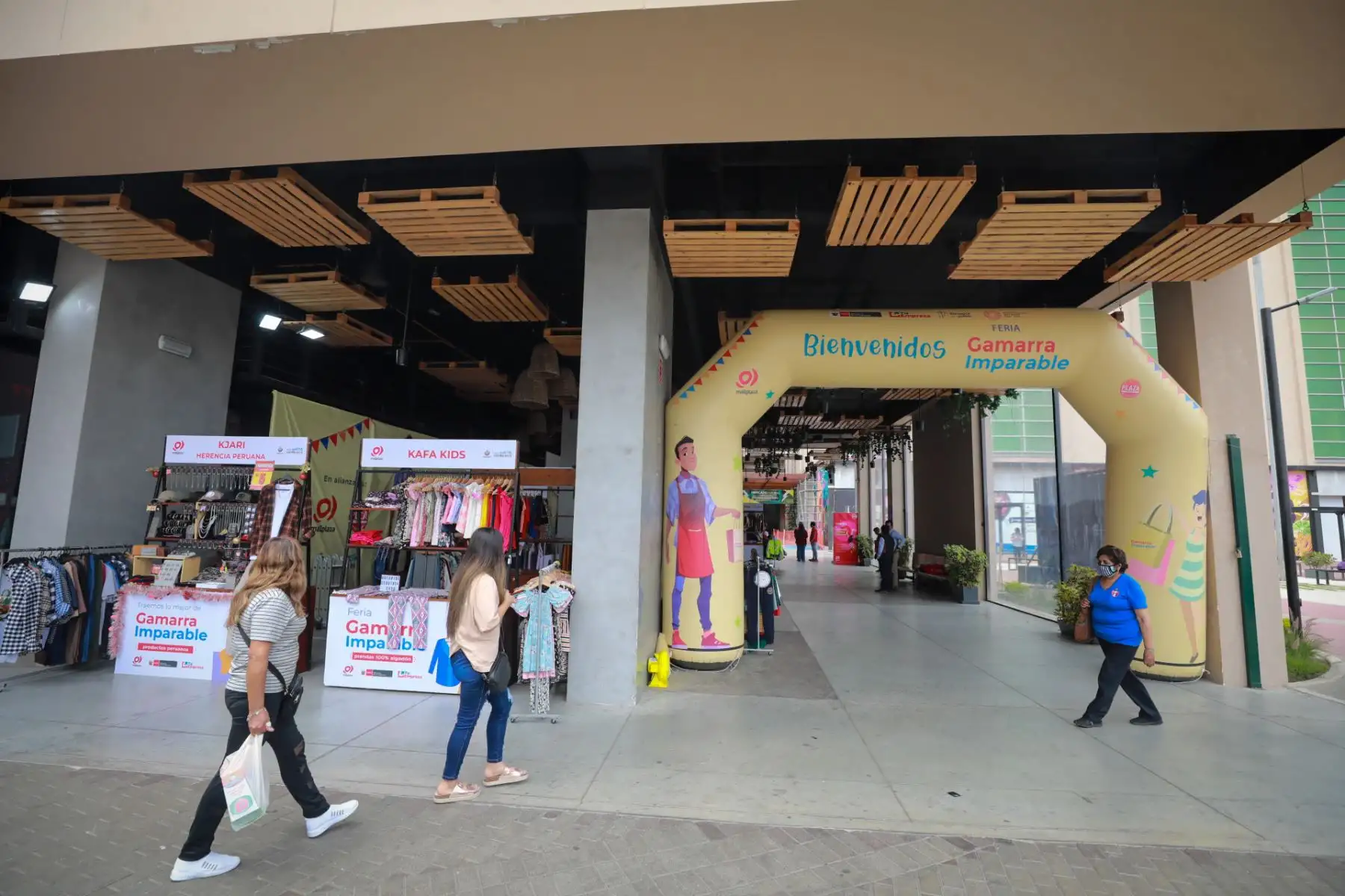 Con el objetivo de fomentar espacios de conexión comercial para las micro y pequeñas empresas (MYPE) e incentivar el consumo en el mercado interno, el Ministerio de la Producción (Produce), a través del Programa Nacional Tu Empresa, realizó este año 18 ferias “Perú Imparable” y “Gamarra Imparable” en diversas partes del país.
Foto:ANDINA/PRODUCE