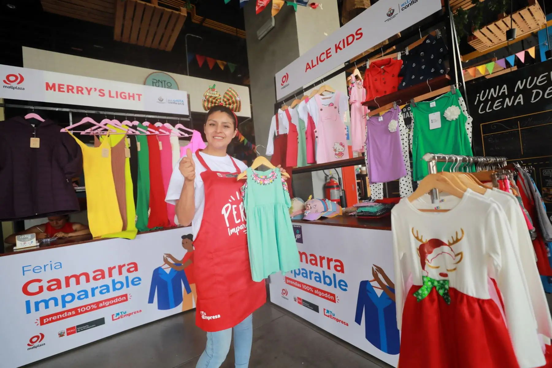 Con el objetivo de fomentar espacios de conexión comercial para las micro y pequeñas empresas (MYPE) e incentivar el consumo en el mercado interno, el Ministerio de la Producción (Produce), a través del Programa Nacional Tu Empresa, realizó este año 18 ferias “Perú Imparable” y “Gamarra Imparable” en diversas partes del país.
Foto:ANDINA/PRODUCE