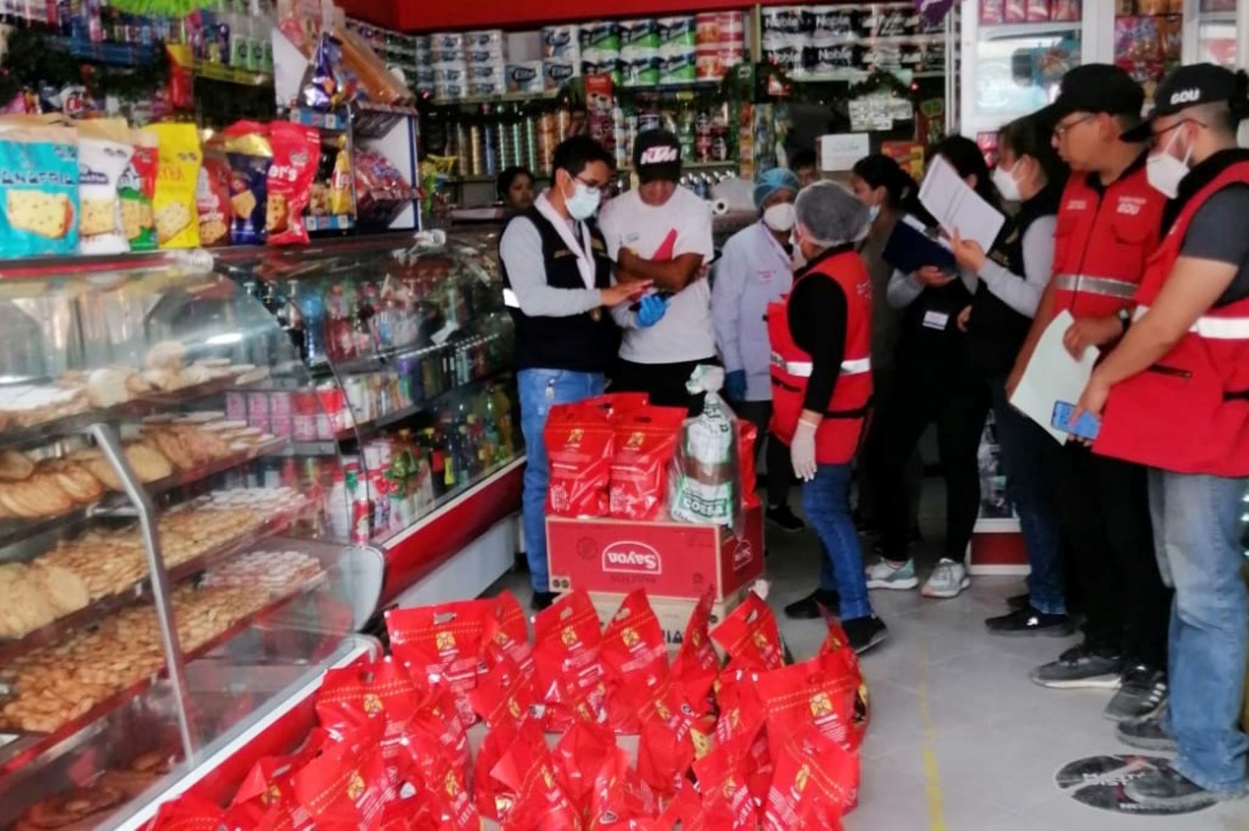 Puente Piedra: Fiscalía interviene panaderías por vender panetones sin  registro sanitario | Noticias | Agencia Peruana de Noticias Andina