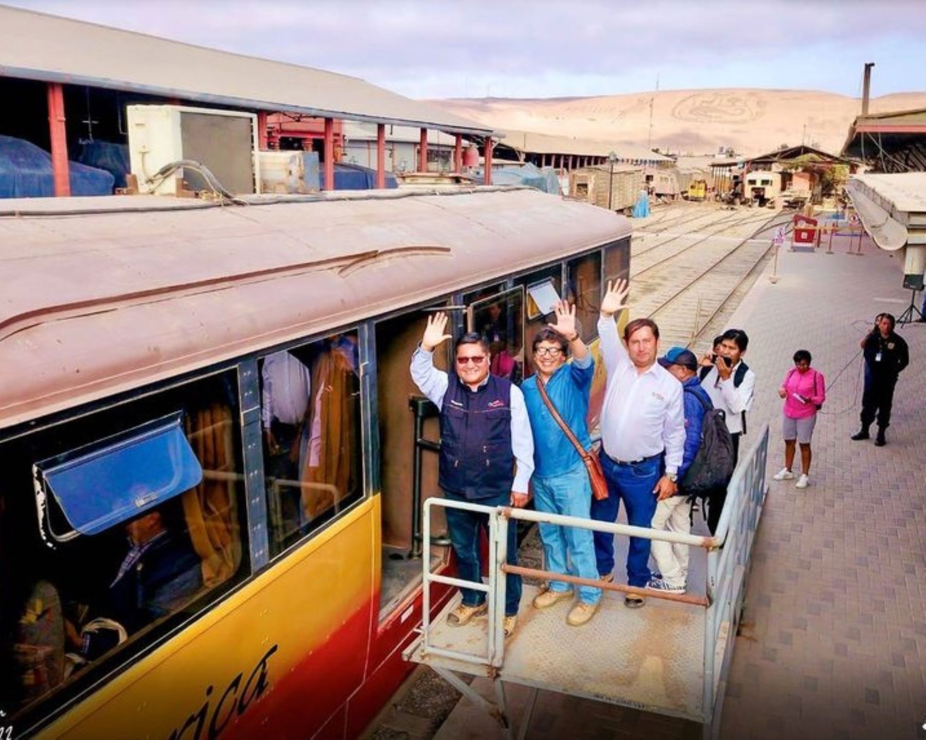 Esta mañana reanudó su servicio el Ferrocarril Tacna-Arica, después de casi tres años de esta suspendido por la pandemia de covid-19.