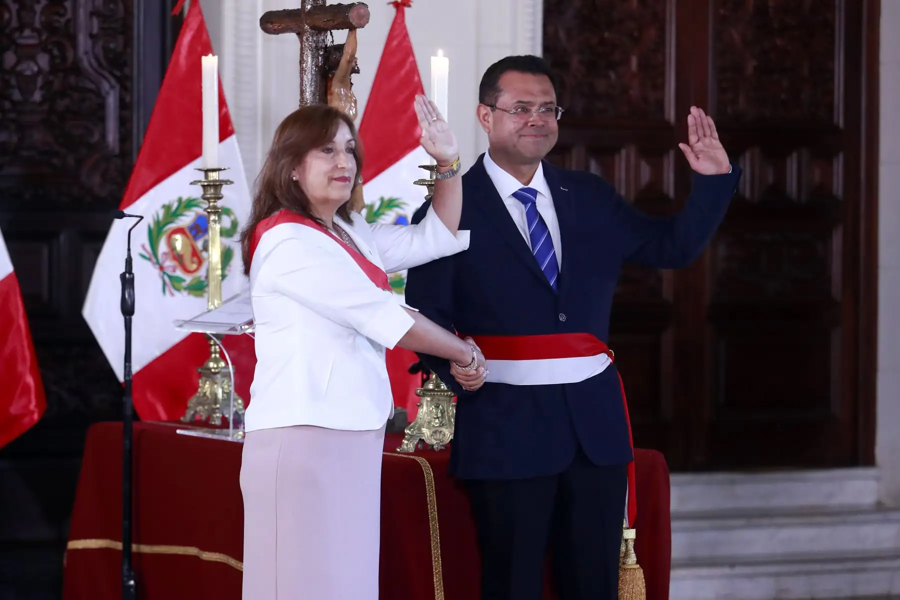 La presidenta de la República, Dina Boluarte, tomó juramento a José Andrés Tello Alfaro a quien ratificó como ministro de Justicia y Derechos Humanos, en ceremonia realizada esta mañana en Palacio de Gobierno.

Foto: ANDINA/Presidencia Perú