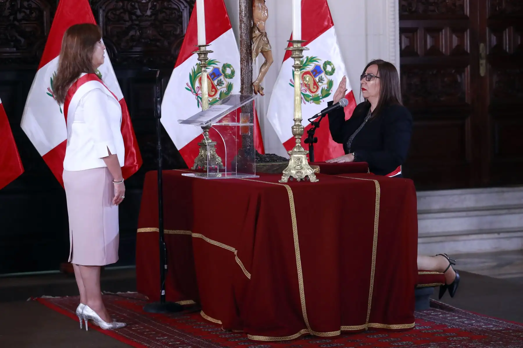 La presidenta de la República, Dina Boluarte, tomó juramento a Nelly Paredes del Castillo  a quien ratificó como ministra de Desarrollo Agrario y Riego, en ceremonia realizada esta mañana en Palacio de Gobierno.

Foto: ANDINA/Presidencia Perú