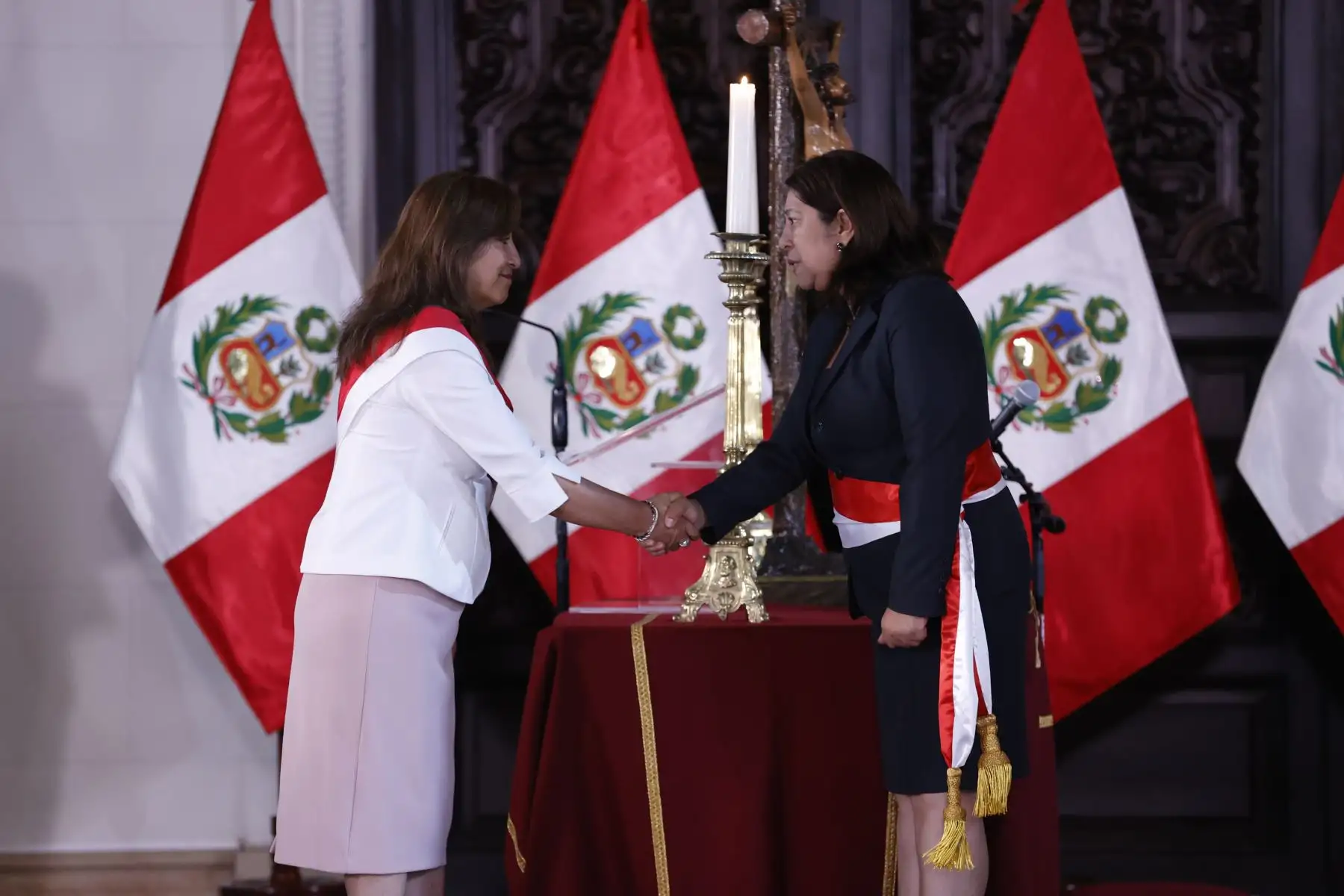 La presidenta de la República, Dina Boluarte, tomó juramento a Grecia Elena Rojas Ortiz a quien ratificó como ministra de la Mujer y Poblaciones Vulnerables, en ceremonia realizada esta mañana en Palacio de Gobierno.

Foto: ANDINA/Presidencia Perú