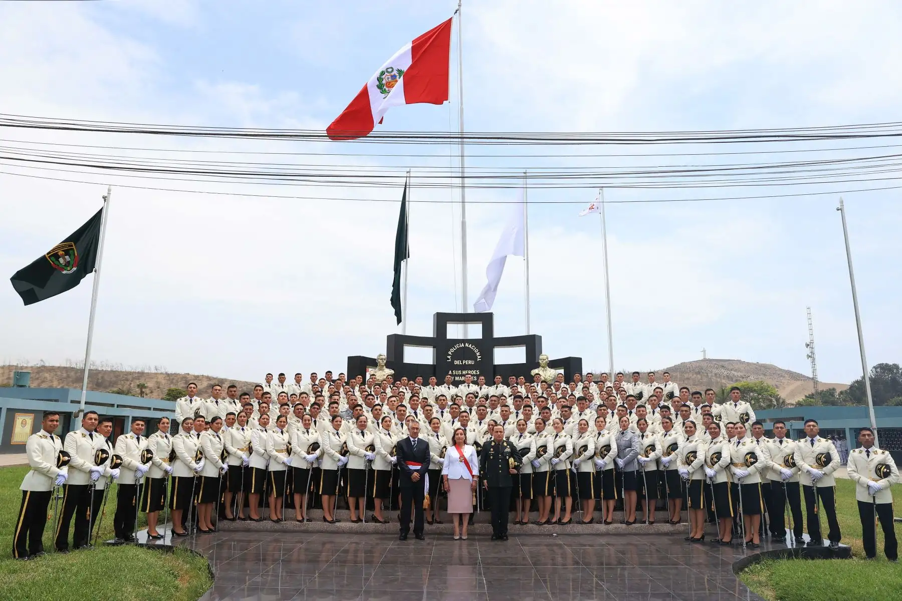 Jefa de Estado, Dina Boluarte, lidera ceremonia de clausura del año académico 2022 y graduación de la promoción “Capitán PNP Tom Dennis Pérez Cristóbal” de la Escuela Nacional de Formación Profesional Policial. Foto: ANDINA/Prensa Presidencia