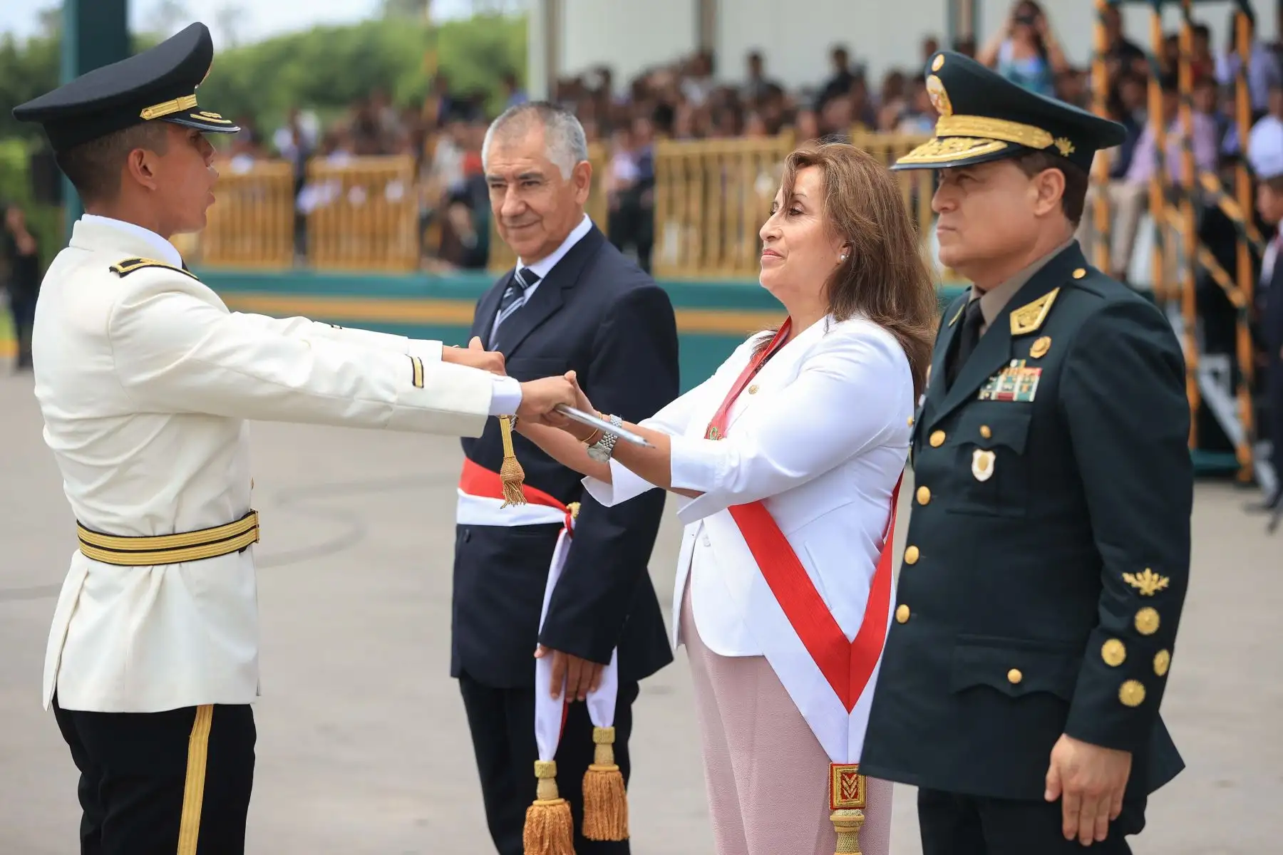 Jefa de Estado, Dina Boluarte, lidera ceremonia de clausura del año académico 2022 y graduación de la promoción “Capitán PNP Tom Dennis Pérez Cristóbal” de la Escuela Nacional de Formación Profesional Policial. Foto: ANDINA/Prensa Presidencia