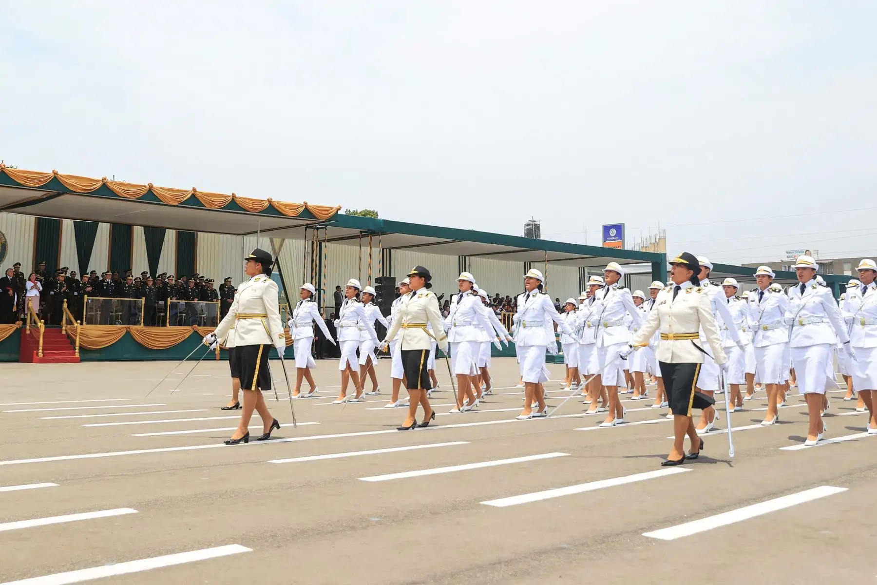 Jefa de Estado, Dina Boluarte, lidera ceremonia de clausura del año académico 2022 y graduación de la promoción “Capitán PNP Tom Dennis Pérez Cristóbal” de la Escuela Nacional de Formación Profesional Policial. Foto: ANDINA/Prensa Presidencia