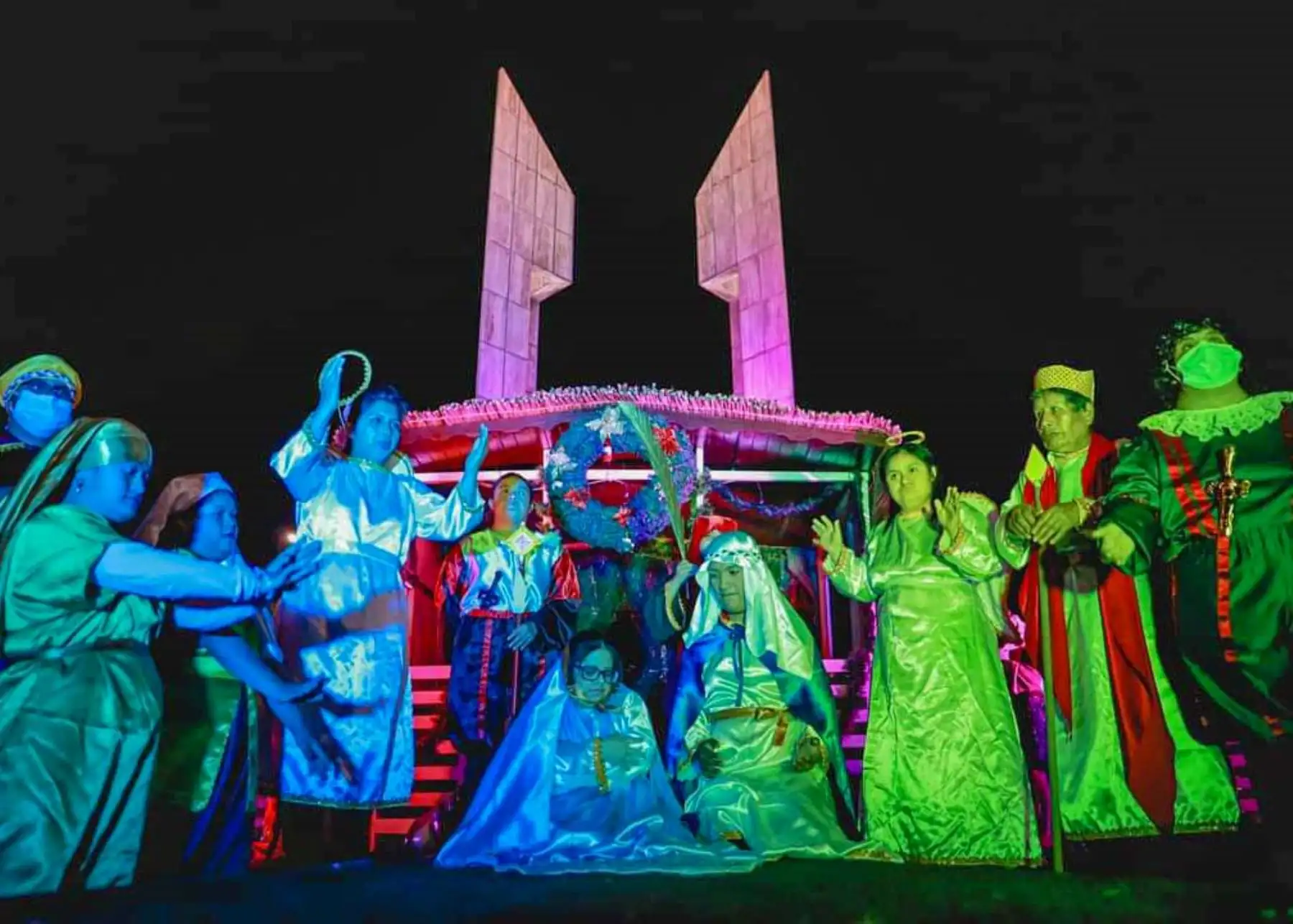 En la ciudad de Chimbote se aguarda la llegada de la Navidad y el espíritu de esta festividad se vive a pleno con el espectáculo de luces que se ha montado en la plaza de armas de la capital de la provincia ancashina del Santa. Foto: Difusión