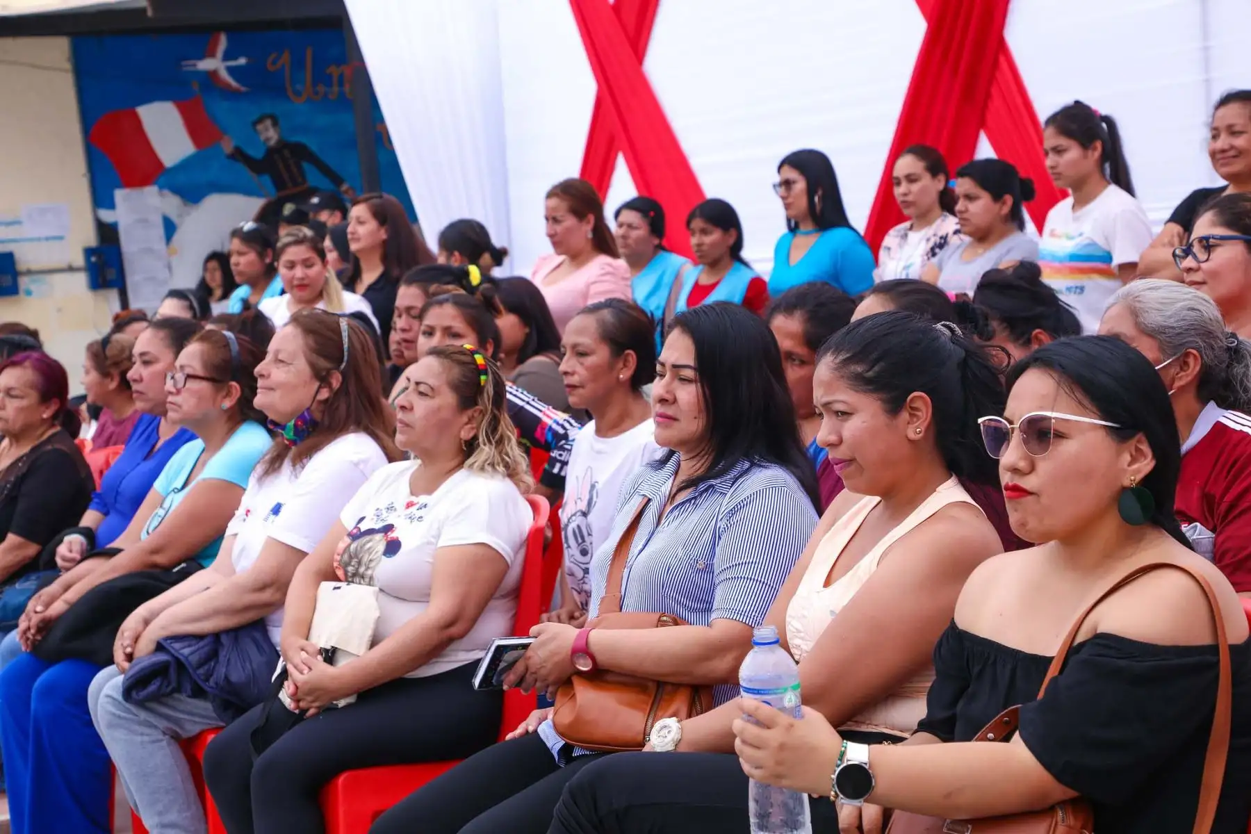 El Ballet Nacional del Perú, presentó el espectáculo “El Cascanueces”, en el penal Mujeres Chorrillos. La presentación se realizó en el marco del “Ciclo de los Elencos Nacionales en Establecimientos Penitenciarios: Segunda Llamada”, gracias al convenio entre el INPE y el Ministerio de Cultura, que tiene como objetivo la promoción y difusión de las manifestaciones artísticas que busca generar un espacio inclusivo, a través de la experiencia artística. Foto: INPE