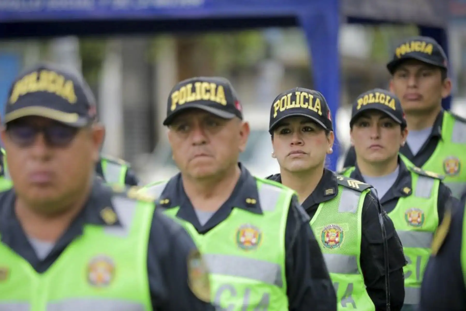 La ministra de la Producción, Sandra Belaunde, junto al viceministro de seguridad pública del ministerio del interior, Fidel Pintado, supervisa las medidas implementadas para garantizar la seguridad de las MYPE del emporio comercial y ciudadanos durante la campaña navideña.
Foto: ANDINA/PRODUCE