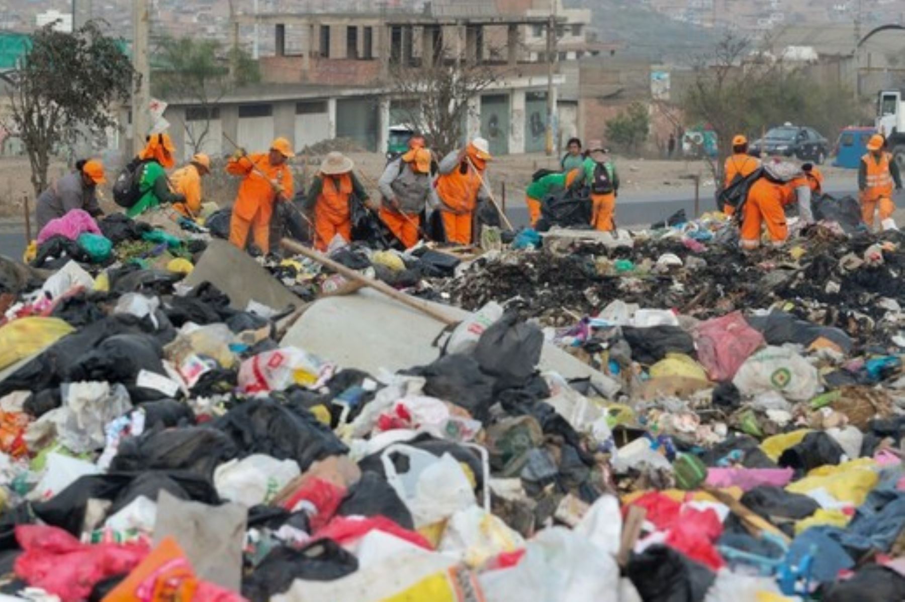 Minam exhorta a las municipalidades provinciales y distritales a cumplir su responsabilidad sobre la disposición de los residuos. Foto: Minam