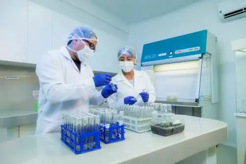Jóvenes peruanos podrán concursar por una de las becas para realizar un programa de investigación individual de seis meses de duración en Polonia. Foto: Pronabec