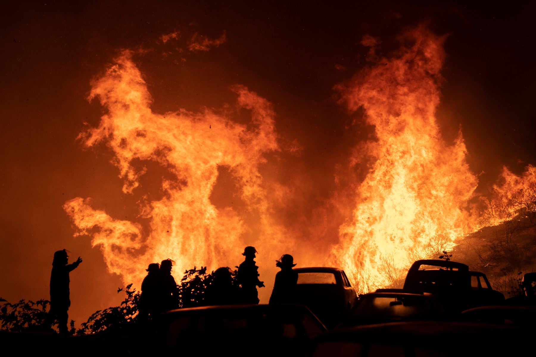 Incendio masivo en Viña del Mar obligó a decretar el estado de catástrofe. Foto: EFE