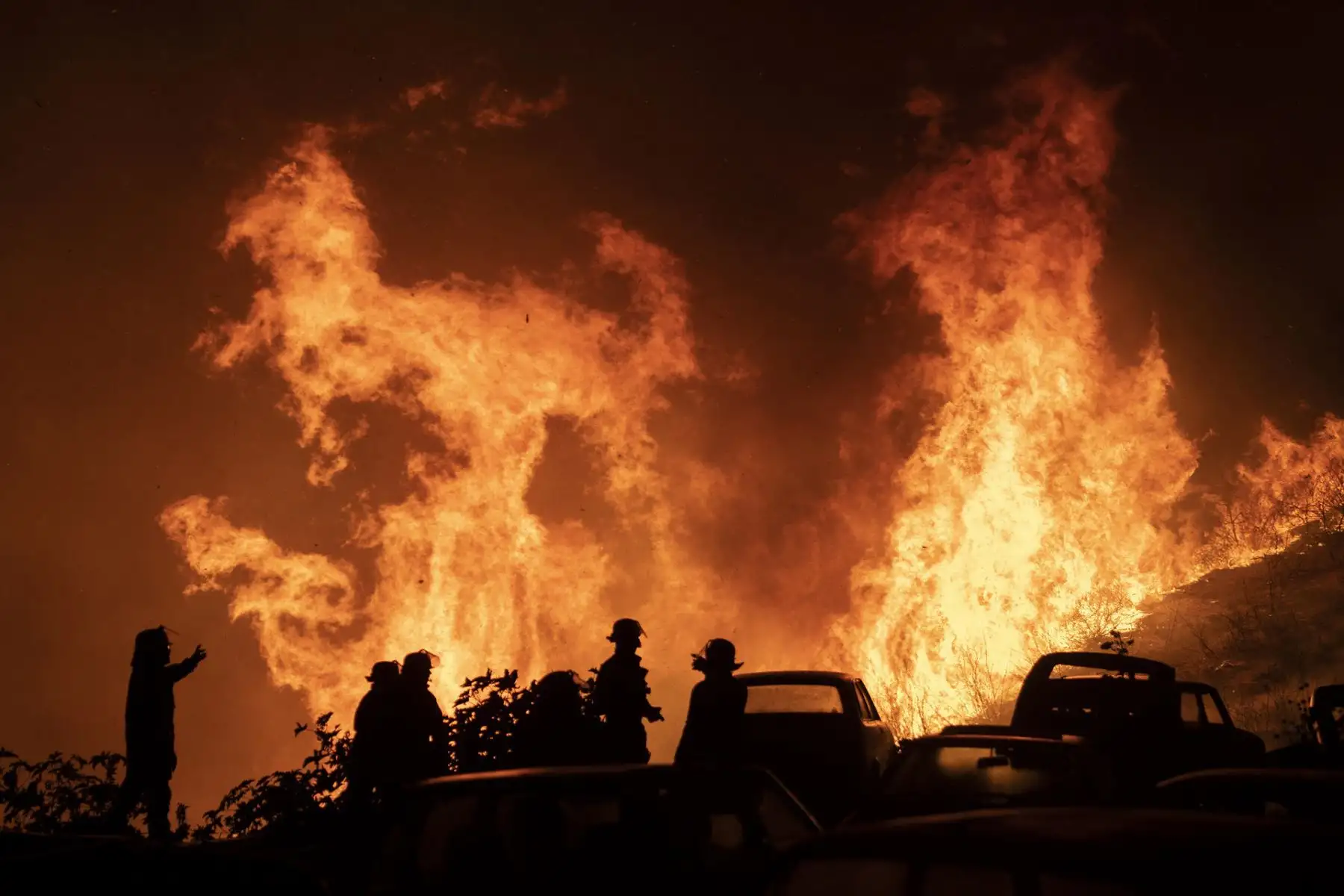 Chile declara estado de catástrofe por incendio que deja cientos de casas afectadas. La Corporación Nacional Forestal (Conaf) informa que el fuego ha consumido 15 hectáreas.
Foto: EFE