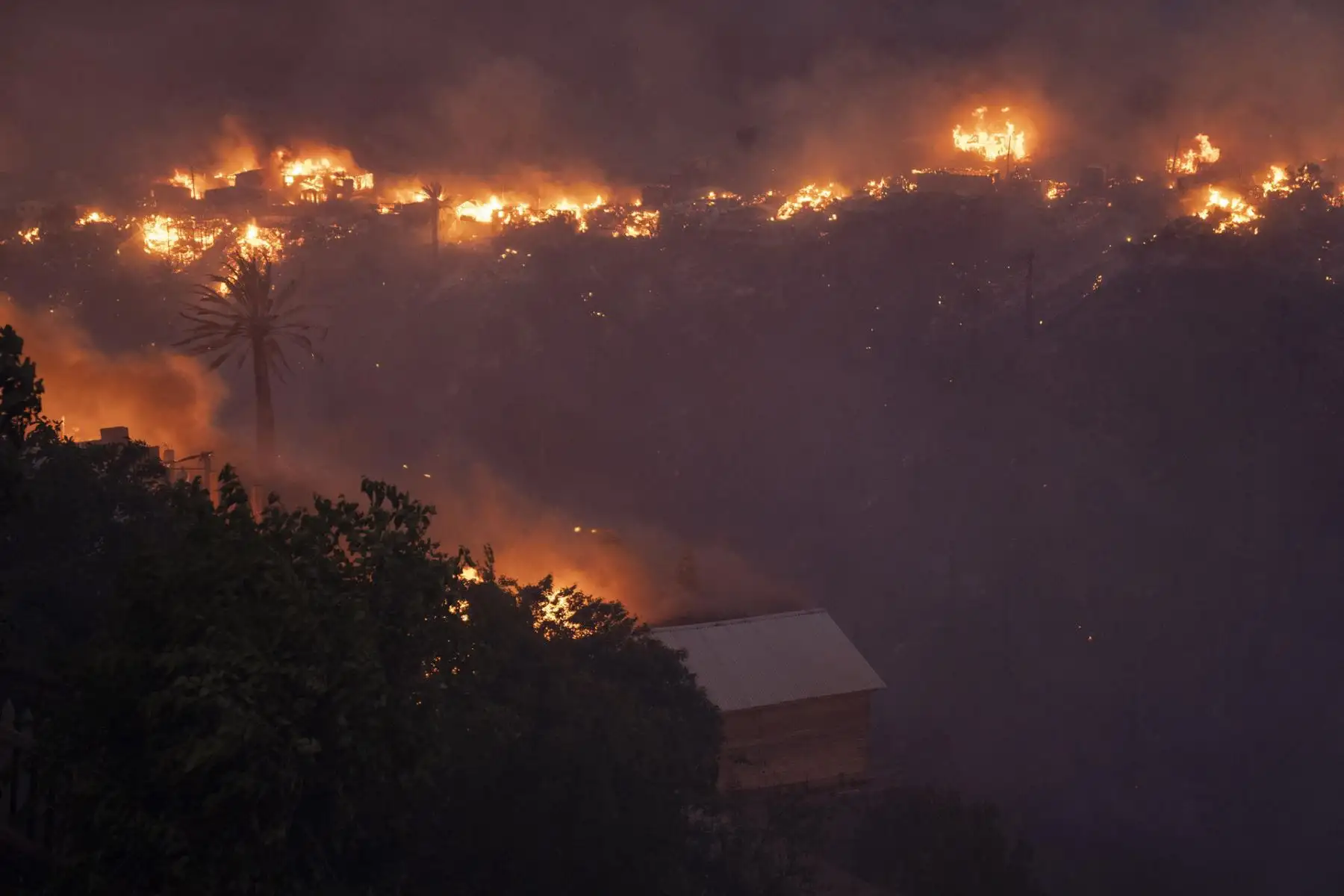 Las olas de calor e incendios forestales marcaron la crisis climática en Iberoamérica en 2022. EFE