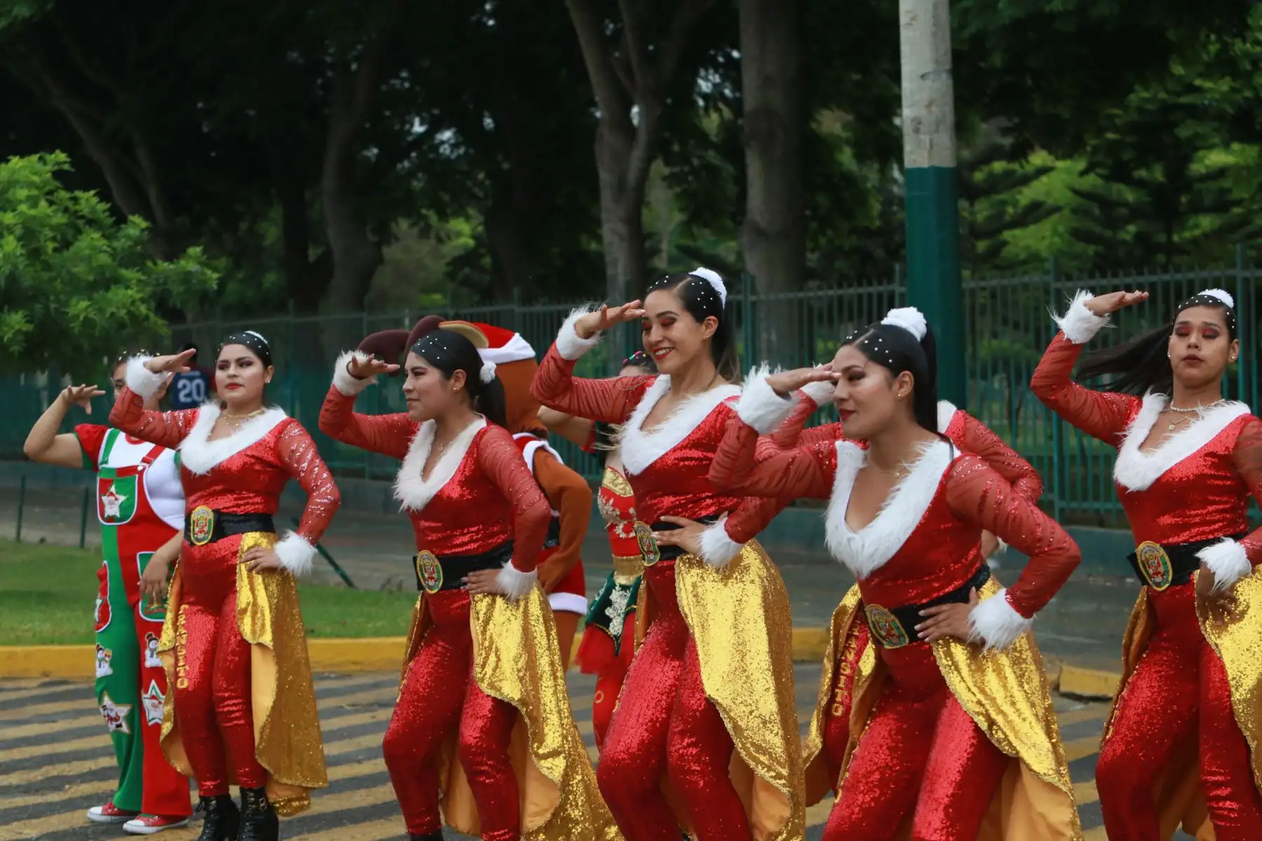 La Policia Nacional del Peru,presenta el "show de las mamanoelas motorizadas".Foto: ANDINA/Héctor Vinces.