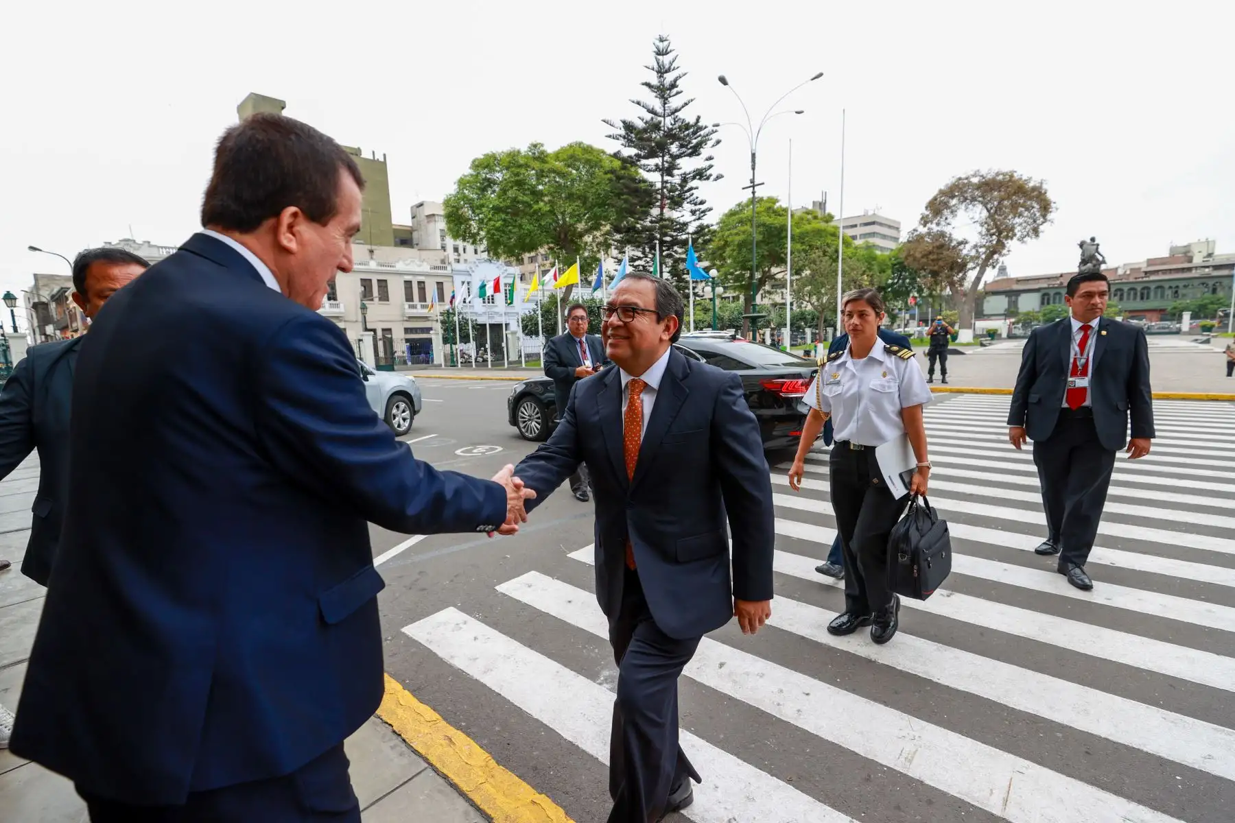 El Presidente del Consejo de Ministros, Alberto Otárola, sostuvo esta mañana una reunión con el presidente del Congreso de la República, José Williams, en la sede del Congreso de la República. 
Foto: ANDINA/PCM