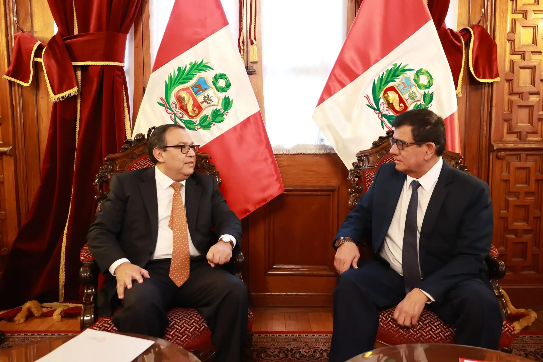 El Presidente del Consejo de Ministros, Alberto Otárola, sostuvo esta mañana una reunión con el presidente del Congreso de la República, José Williams, en la sede del Congreso de la República. 
Foto: ANDINA/PCM