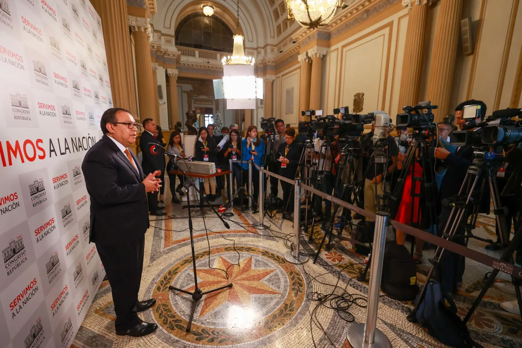 Luego de la reunión el Presidente del Consejo de Ministros, Alberto Otárola, informó que el Gabinete irá al Congreso entre el 6 y 10 de enero para solicitar el voto de confianza.
Foto: ANDINA/PCM