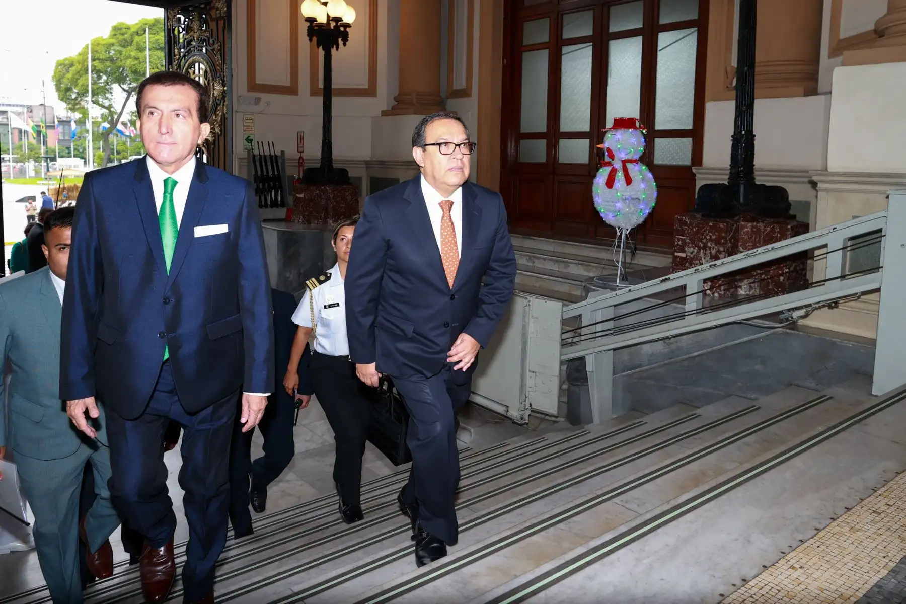 El Presidente del Consejo de Ministros, Alberto Otárola, sostuvo esta mañana una reunión con el presidente del Congreso de la República, José Williams, en la sede del Congreso de la República. 
Foto: ANDINA/PCM
