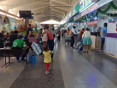 Crece la demanda de viajes interprovinciales en Arequipa. Más personas anhelan viajar y las empresas de transportes suben el costo de los pasajes. Foto: Rocío Méndez