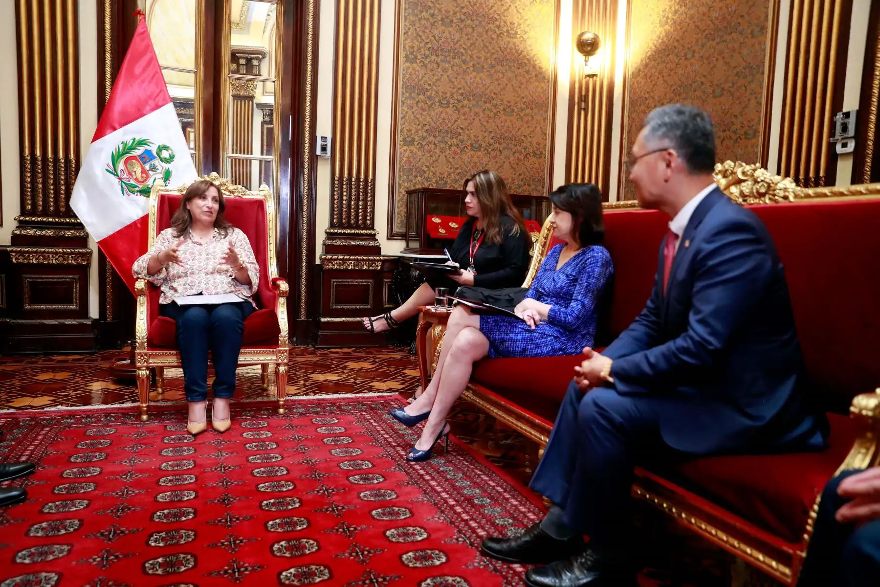 Presidenta Dina Boluarte recibe saludo de embajadores de Australia, Canadá, Corea y Japón. Foto: ANDINA/Presidencia Perú