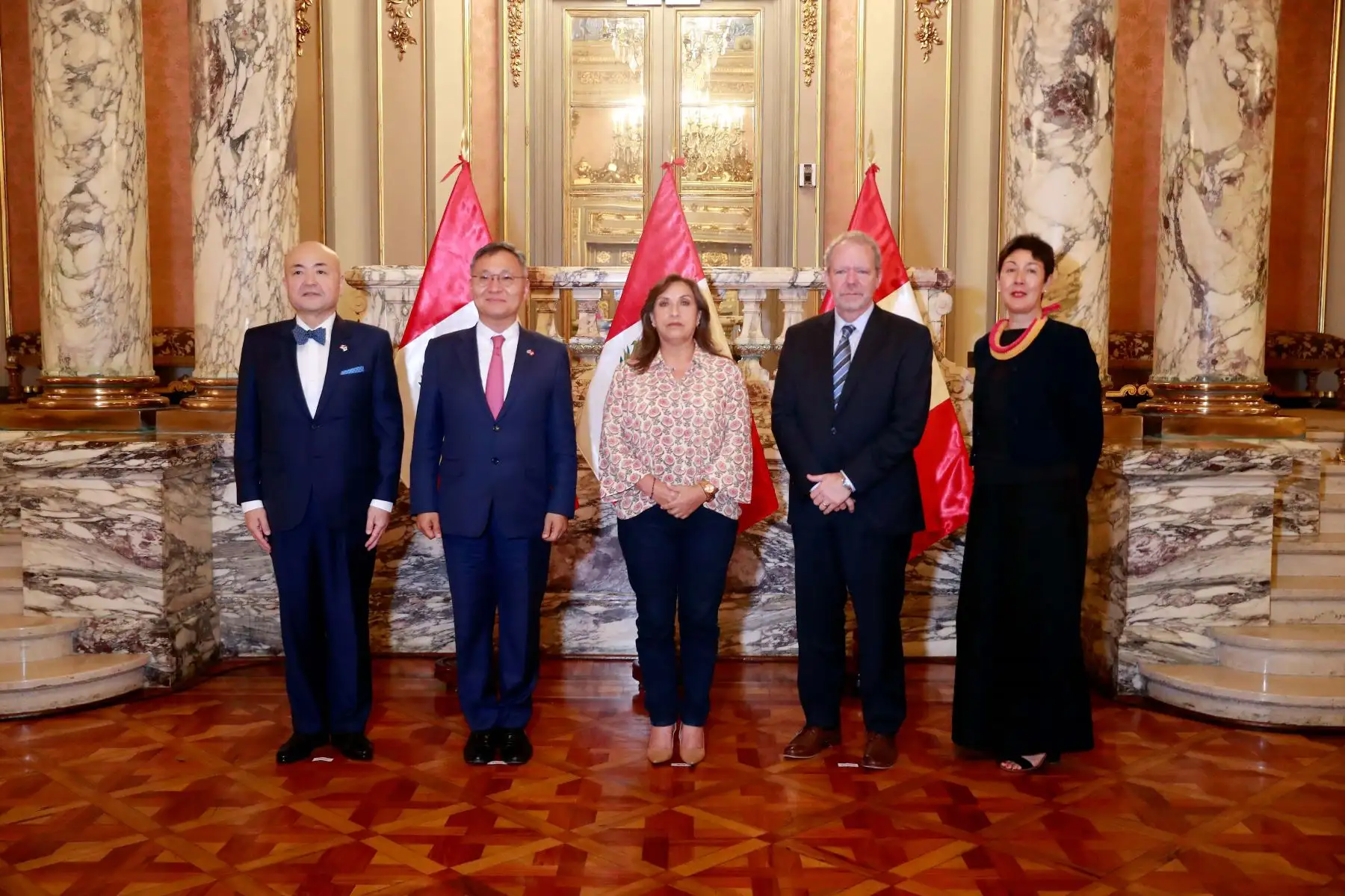 Presidenta Dina Boluarte recibe saludo de embajadores de Australia, Canadá, Corea y Japón. Foto: ANDINA/Presidencia Perú